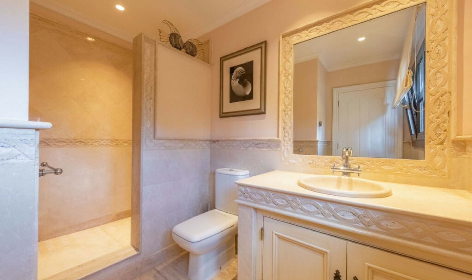 Resale - House -
Estepona