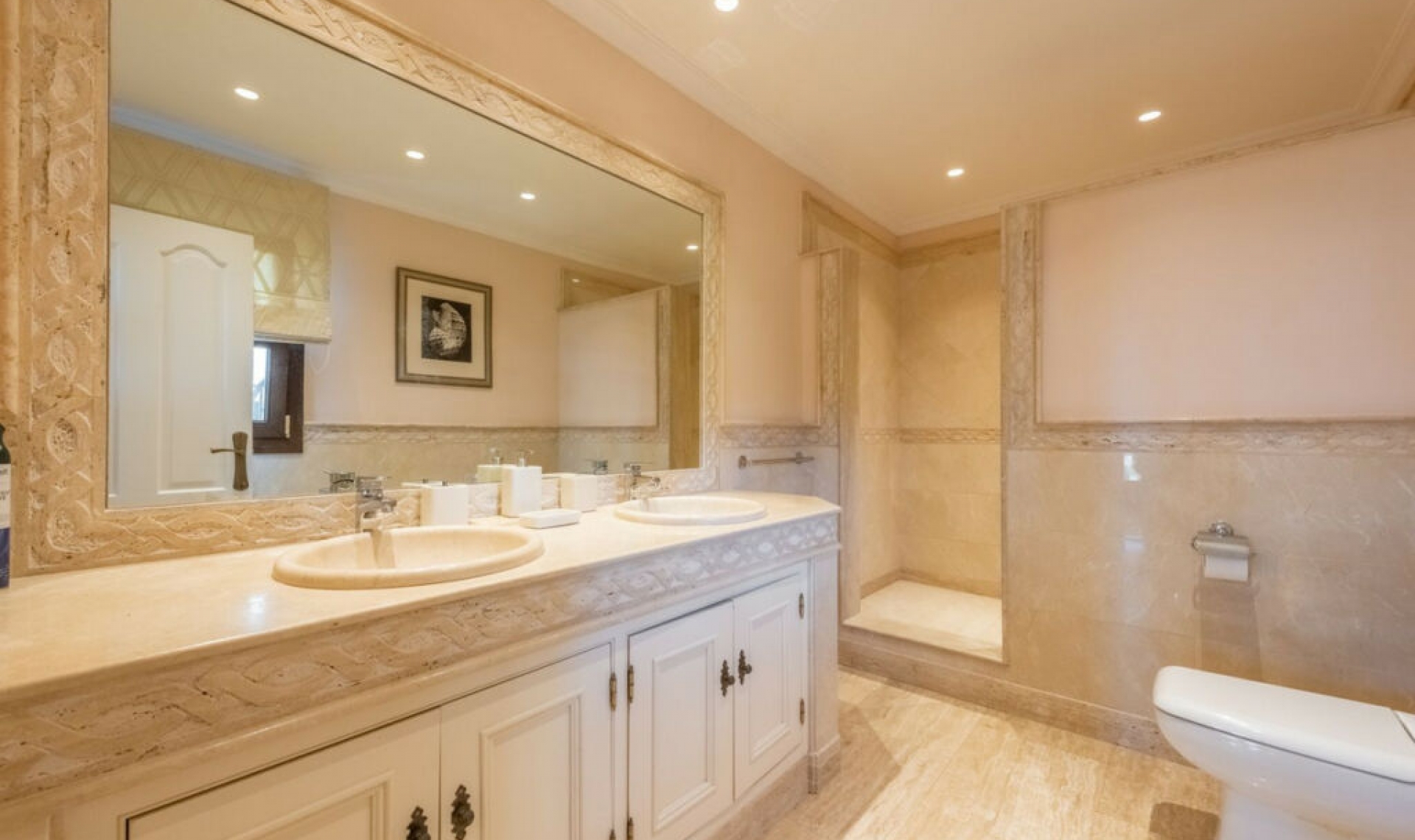 Resale - House -
Estepona