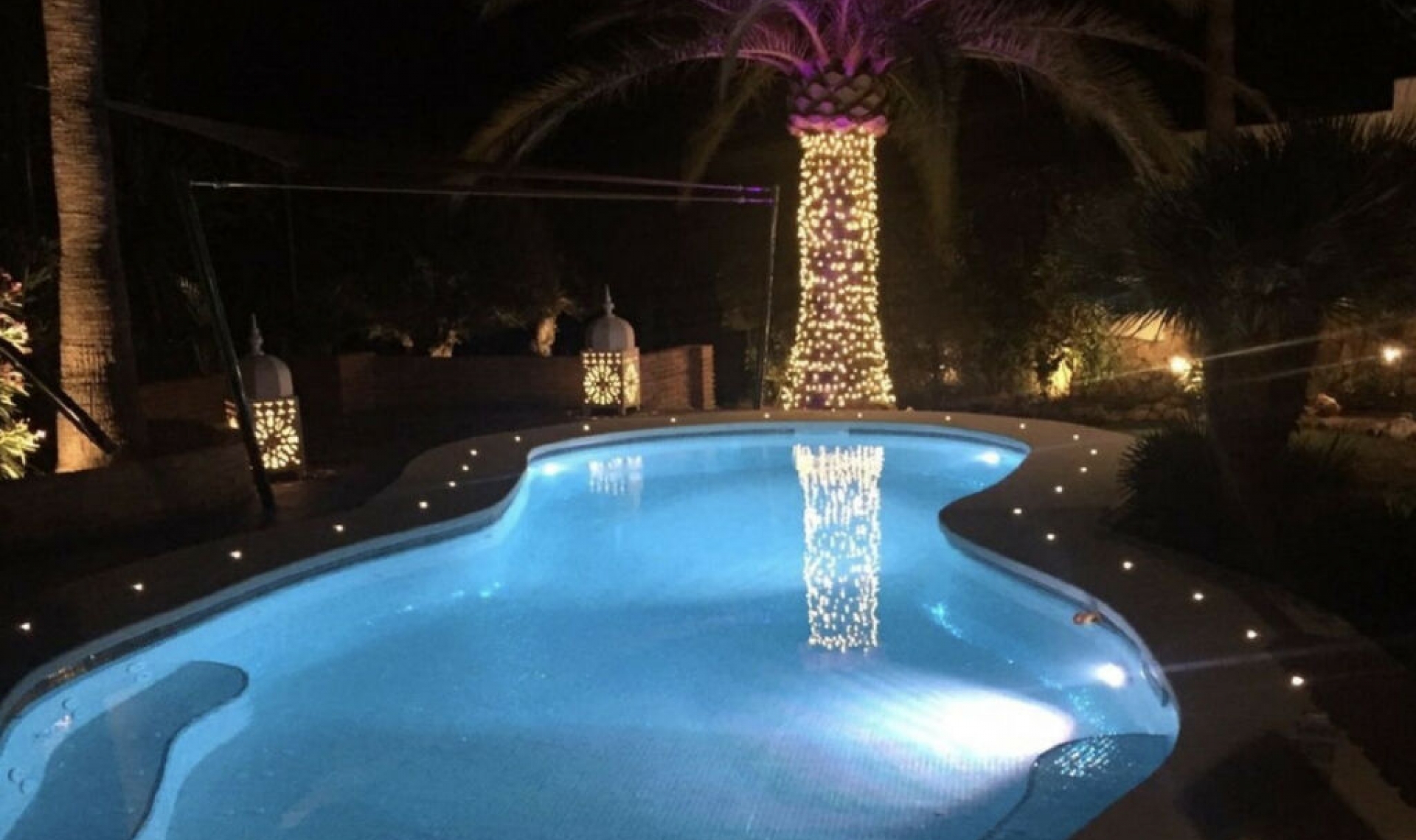 Resale - House -
Estepona