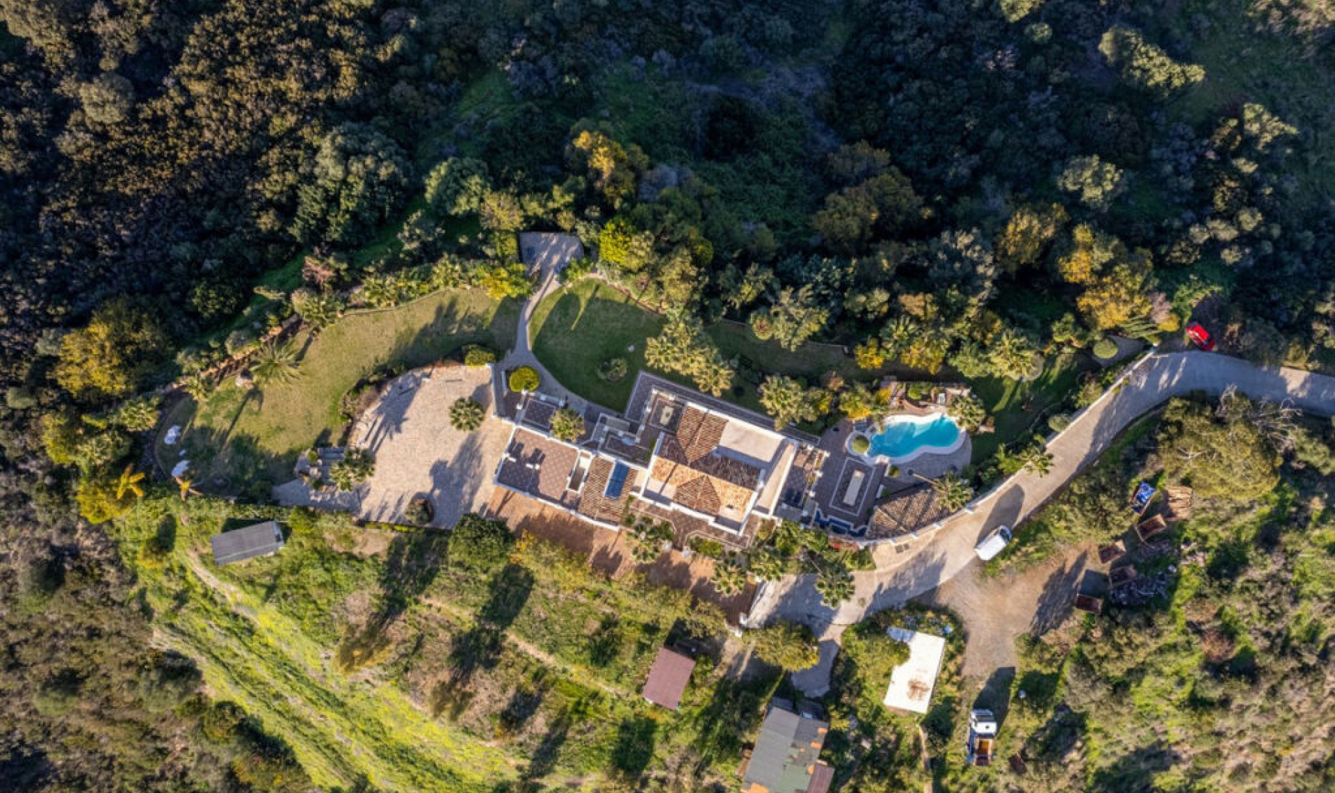 Resale - House -
Estepona