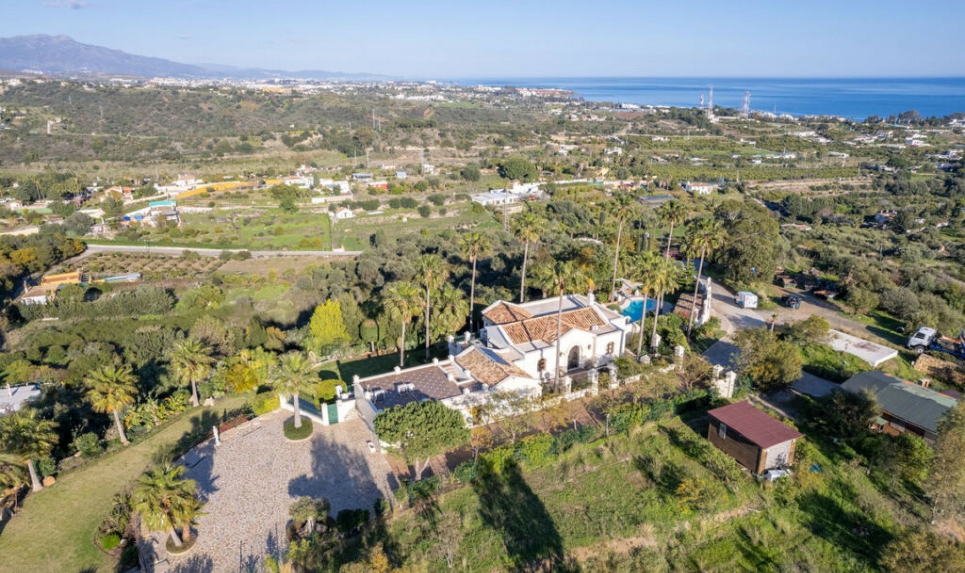 Resale - House -
Estepona