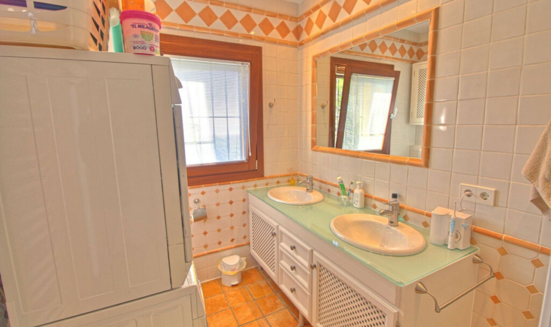 Resale - House -
Estepona