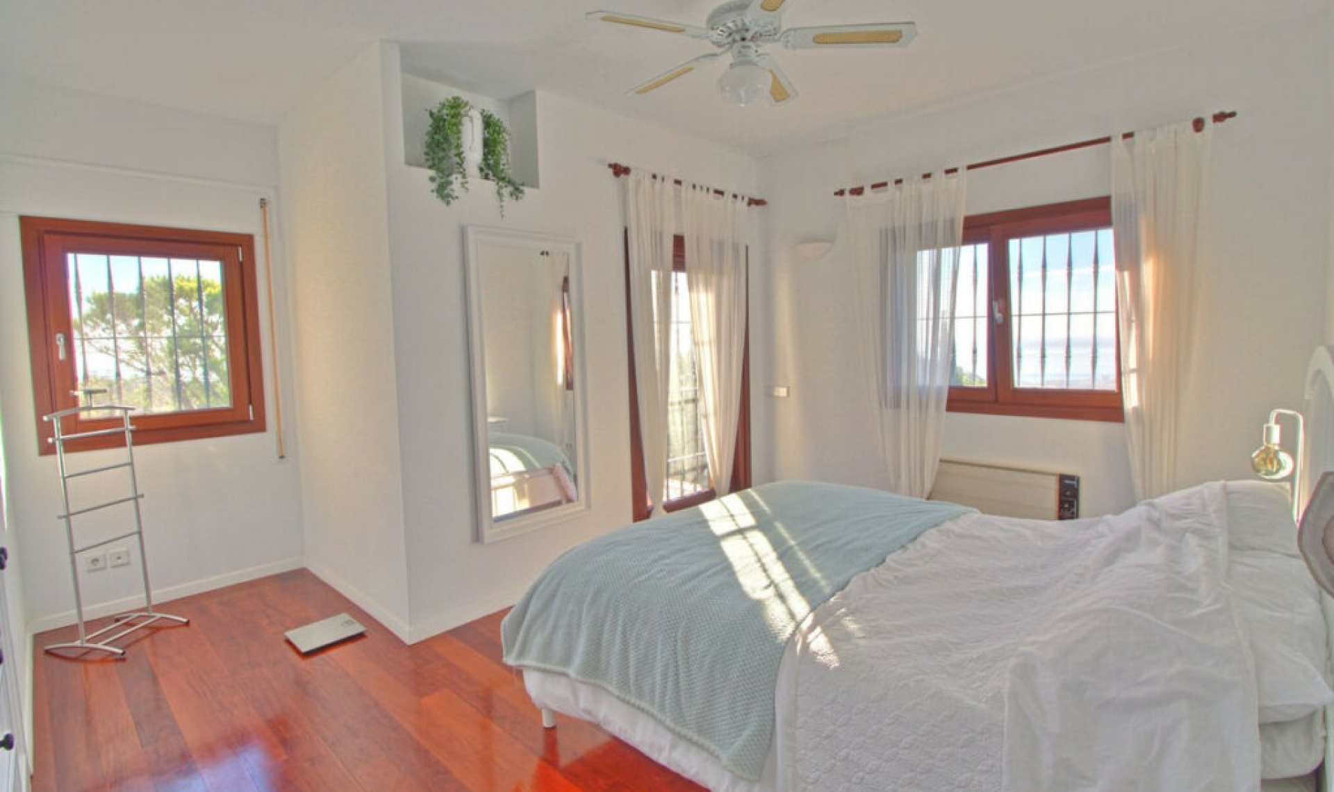 Resale - House -
Estepona