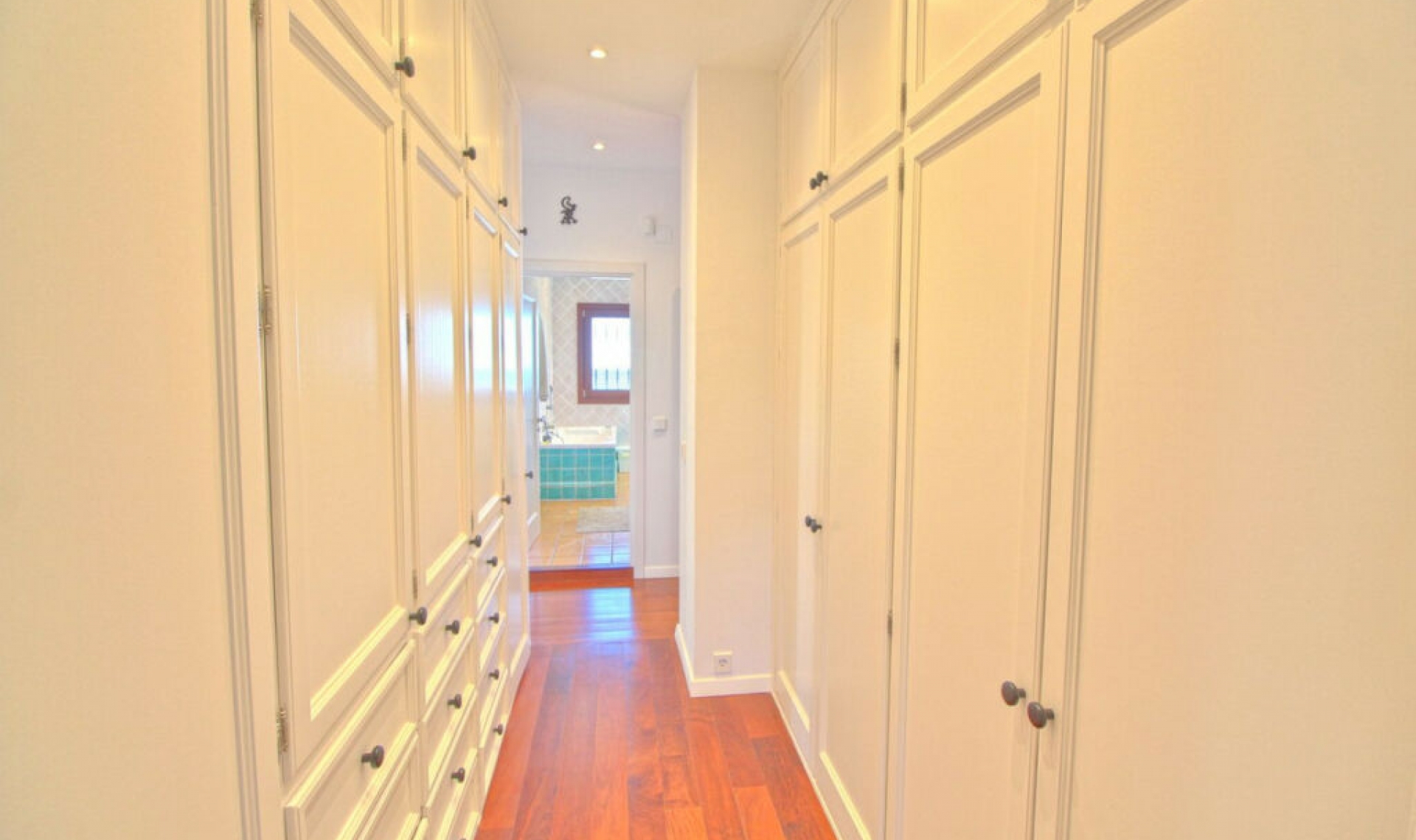 Resale - House -
Estepona