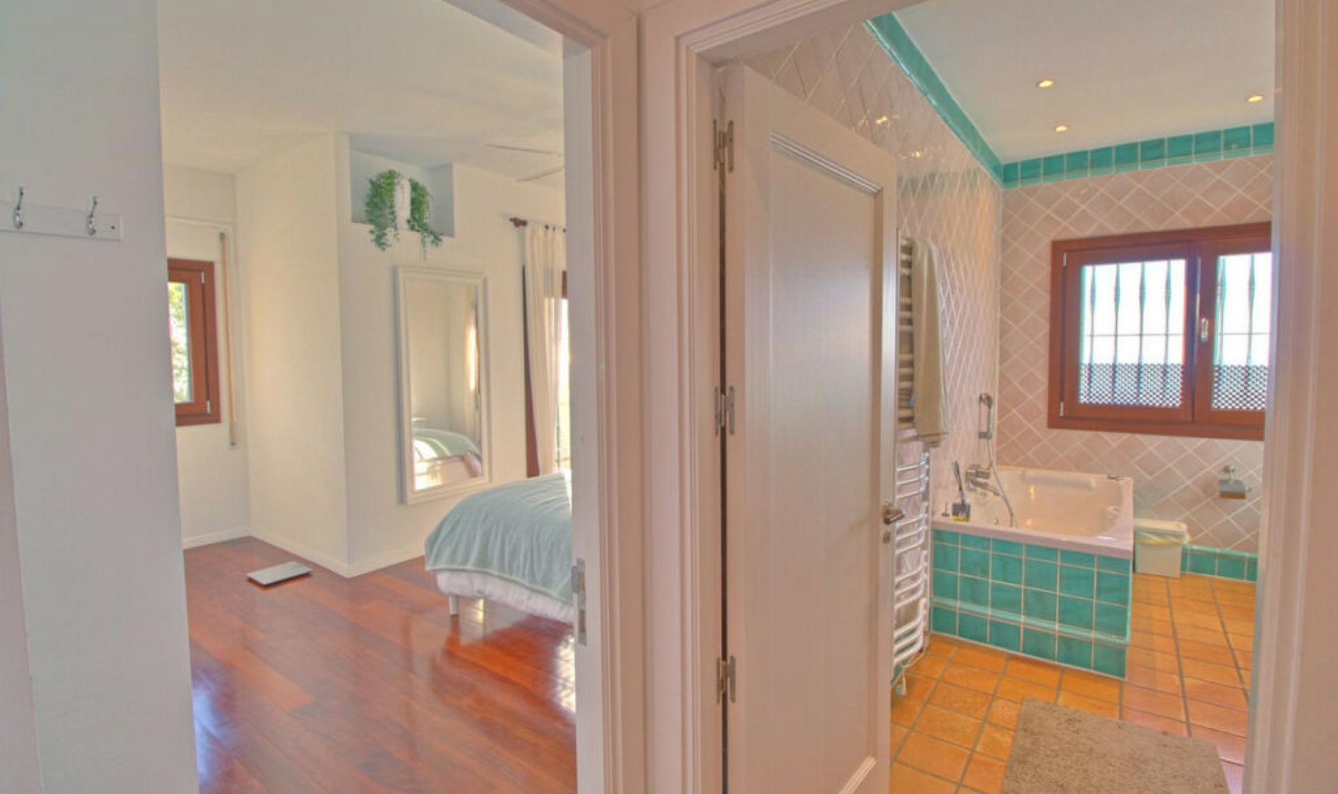 Resale - House -
Estepona