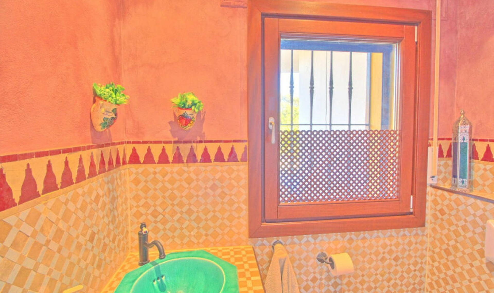 Resale - House -
Estepona