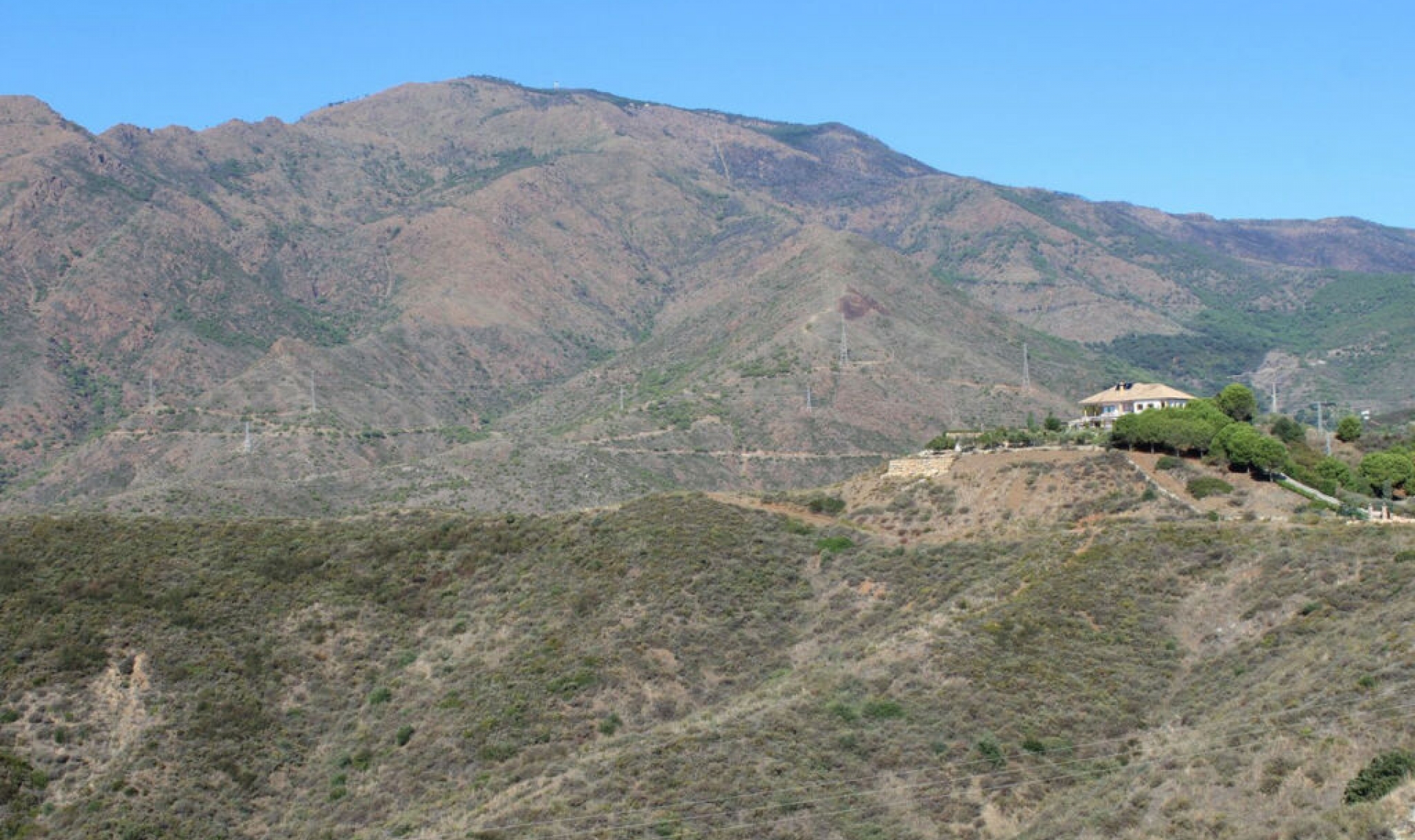 Resale - House -
Estepona