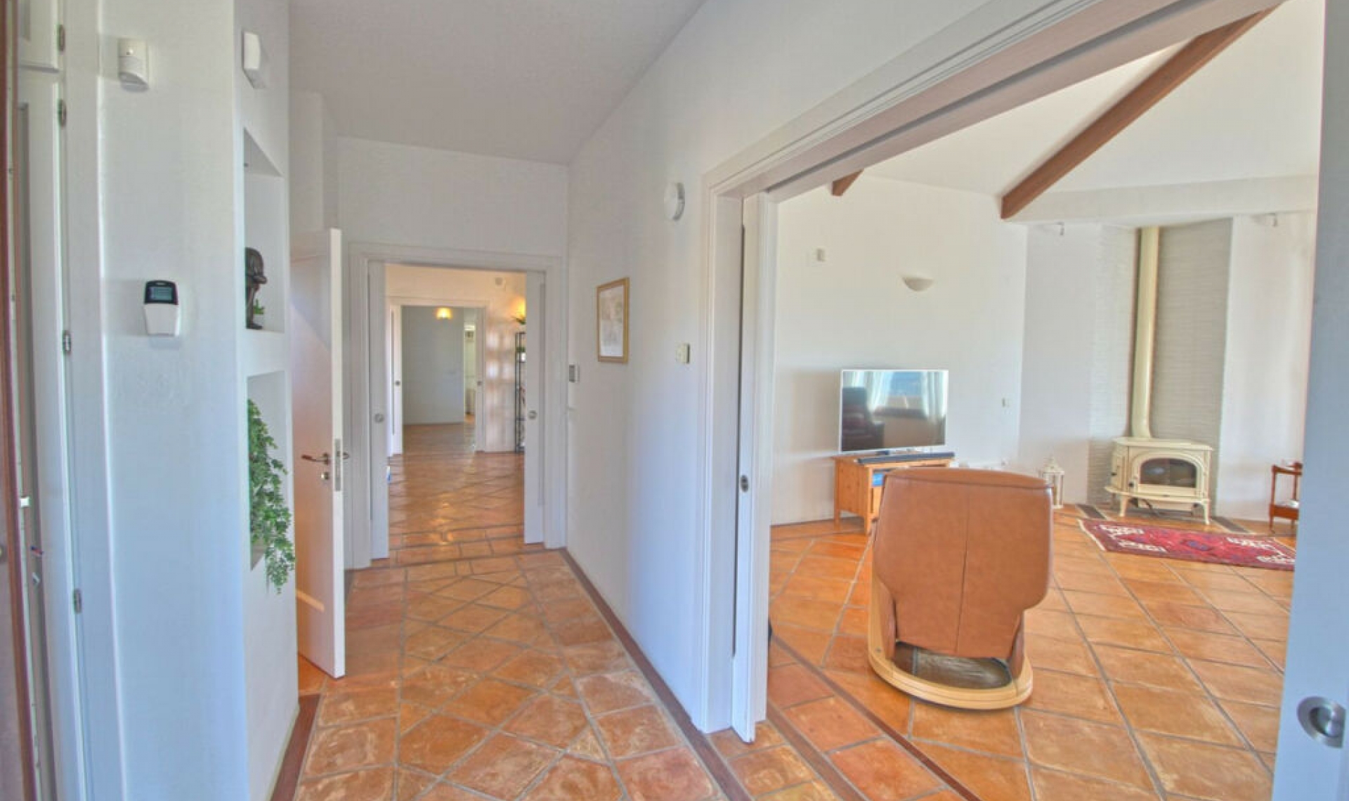 Resale - House -
Estepona