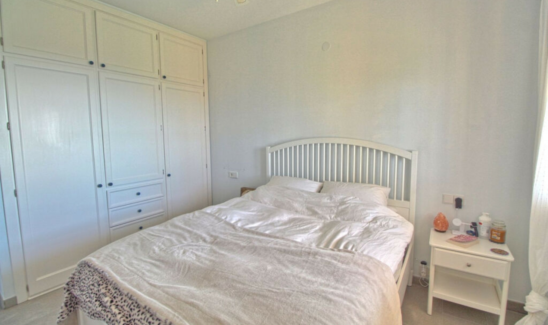 Resale - House -
Estepona