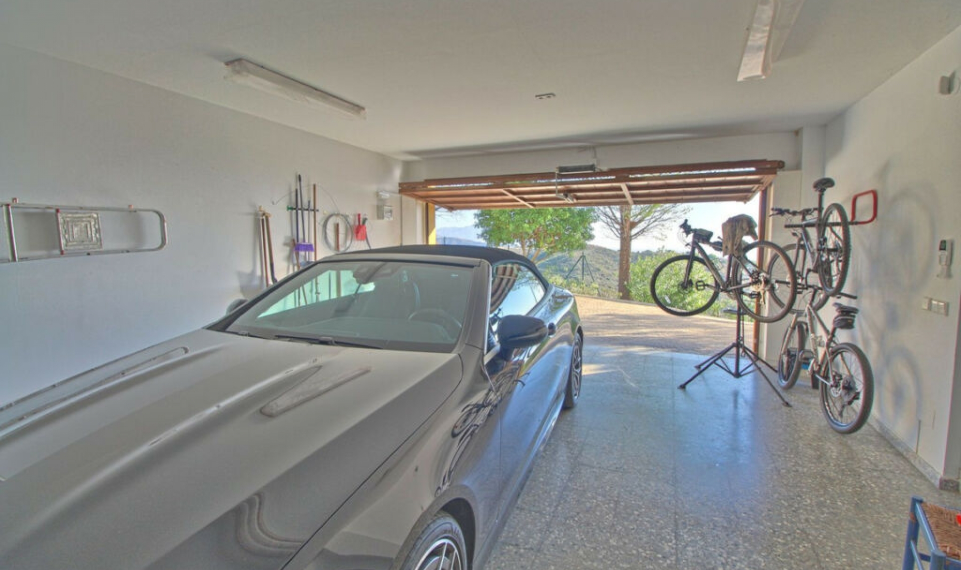 Resale - House -
Estepona