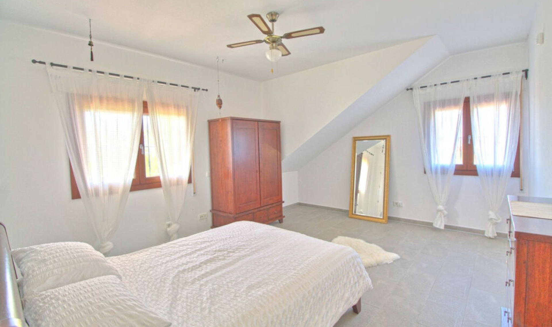 Resale - House -
Estepona