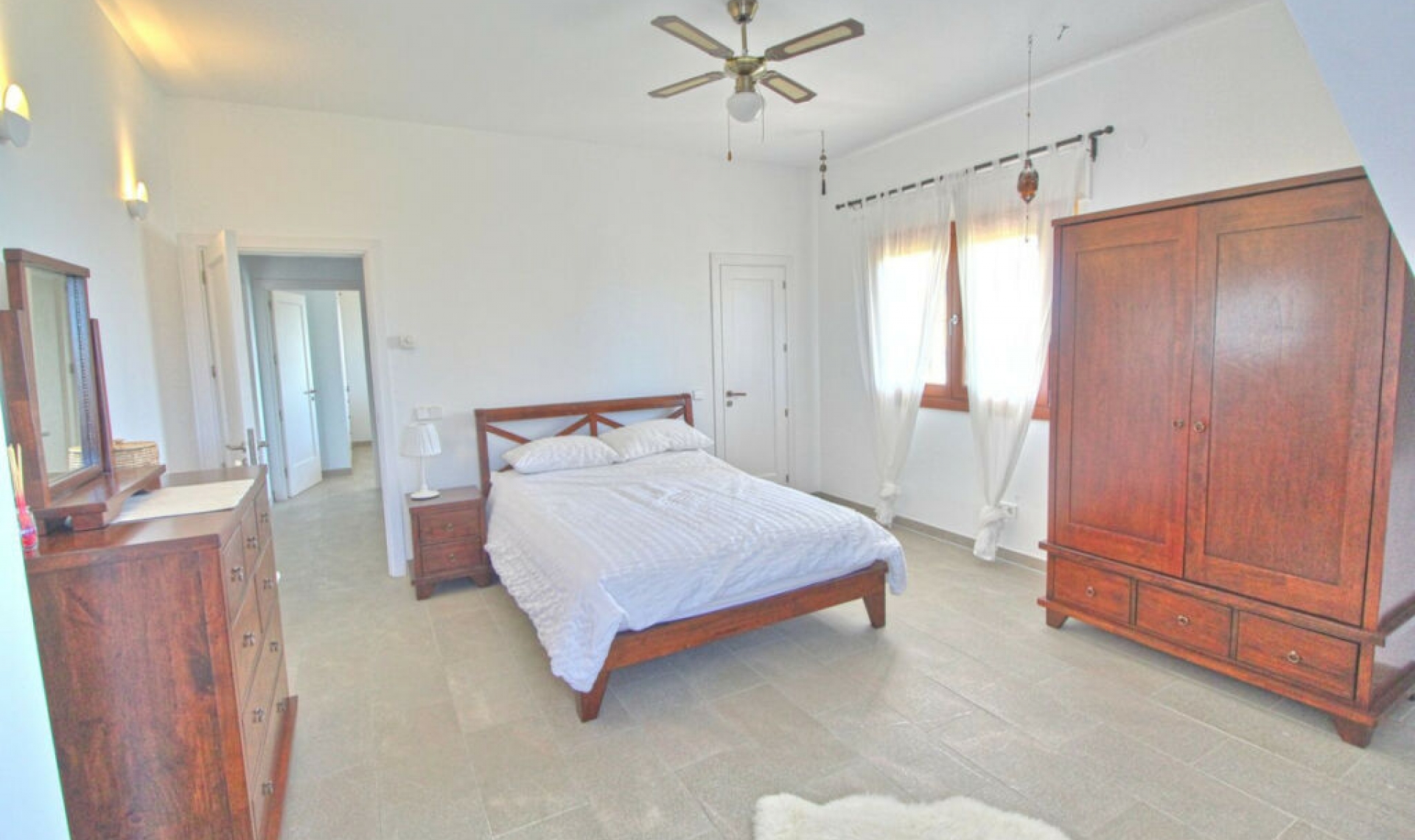 Resale - House -
Estepona