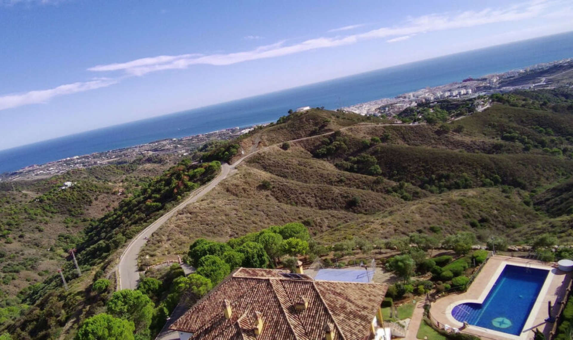 Resale - House -
Estepona