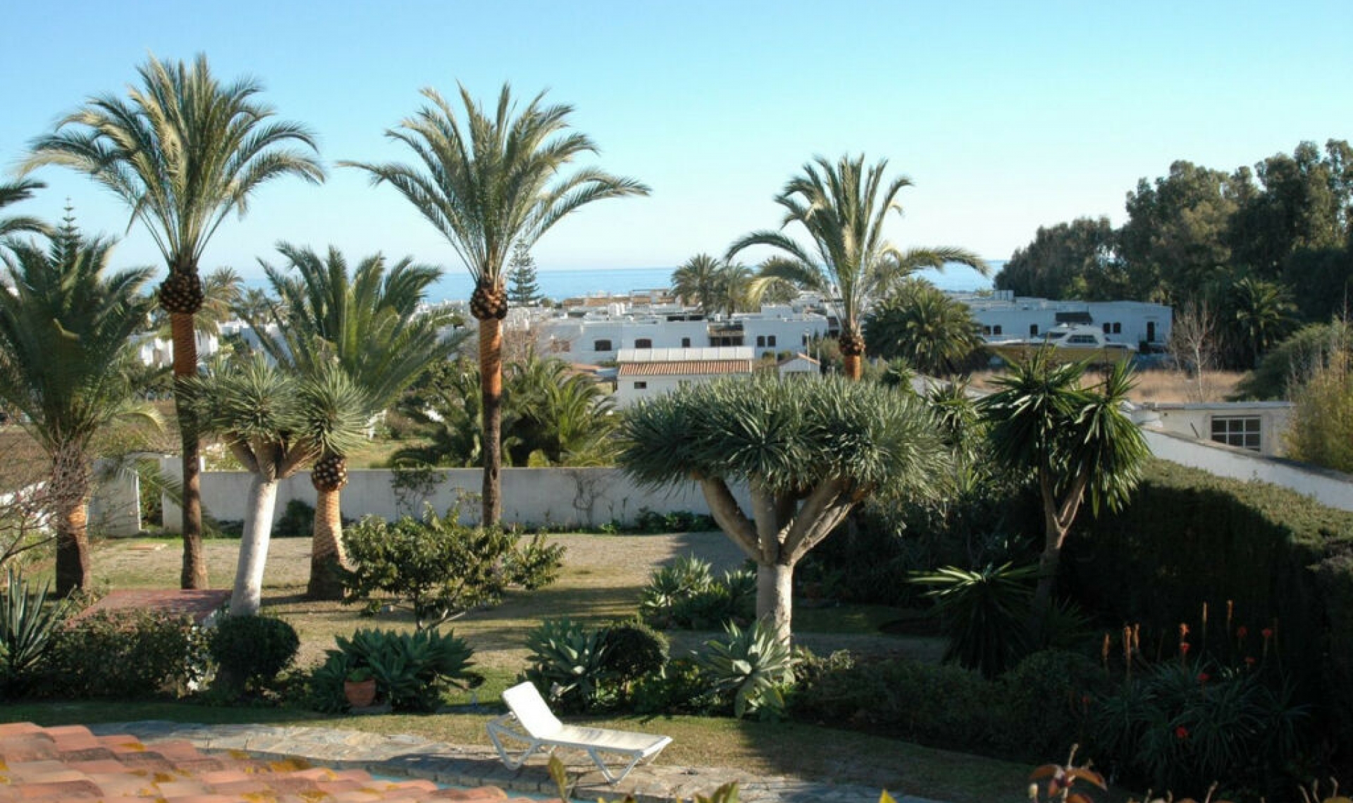 Resale - House -
Estepona