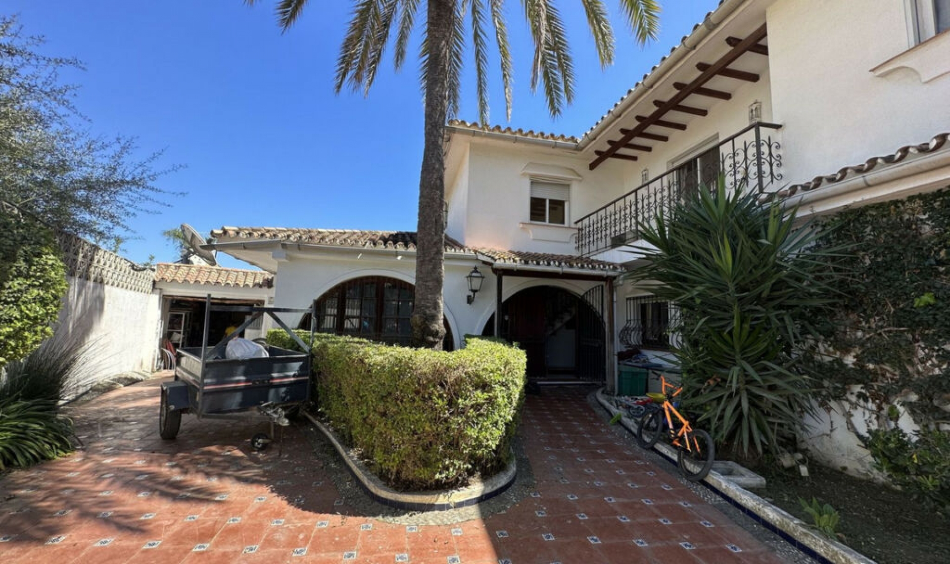 Resale - House -
Estepona