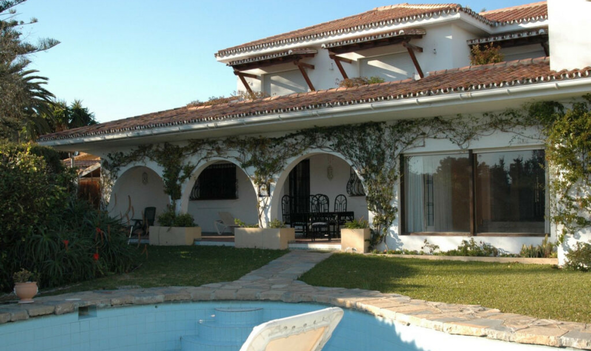 Resale - House -
Estepona