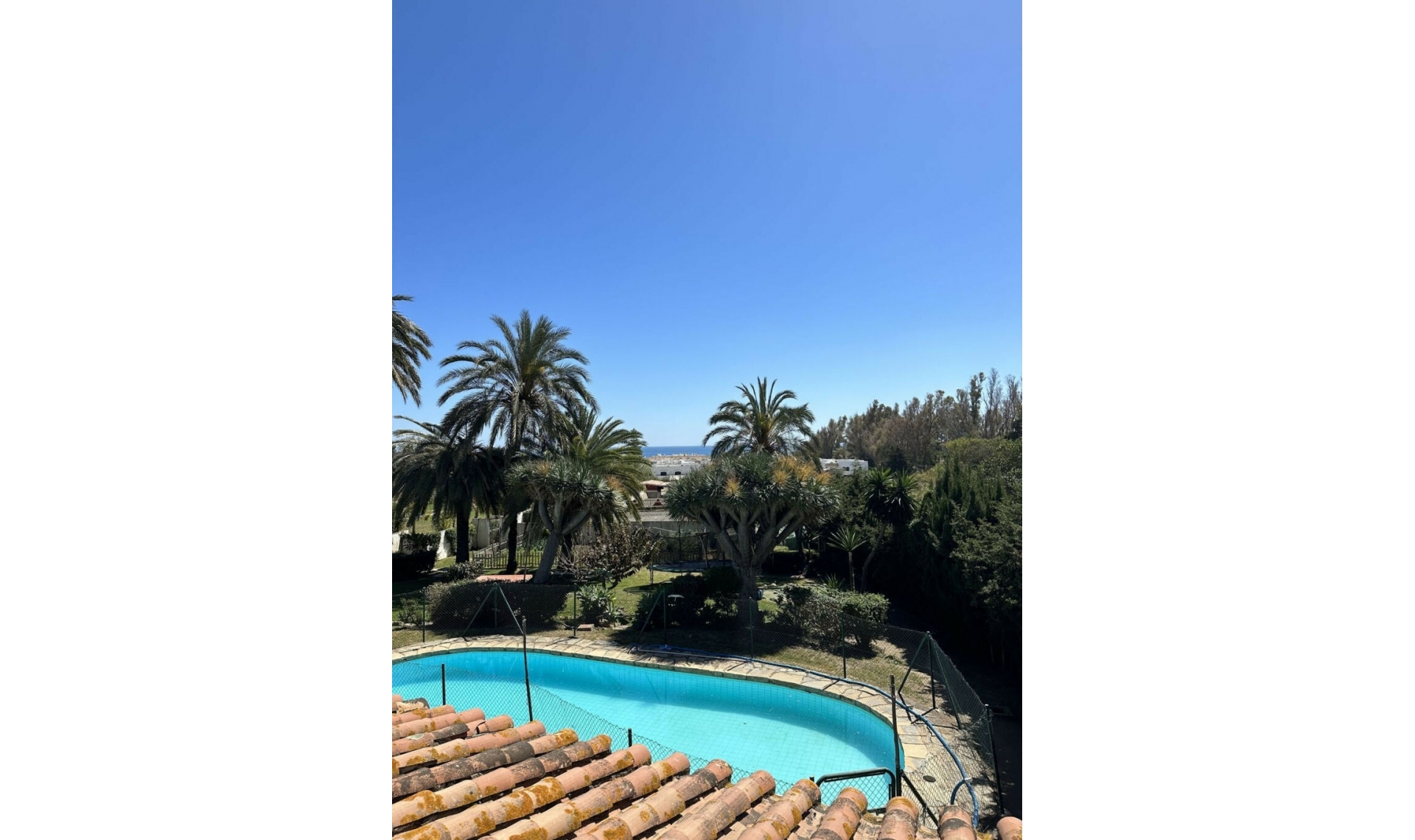 Resale - House -
Estepona