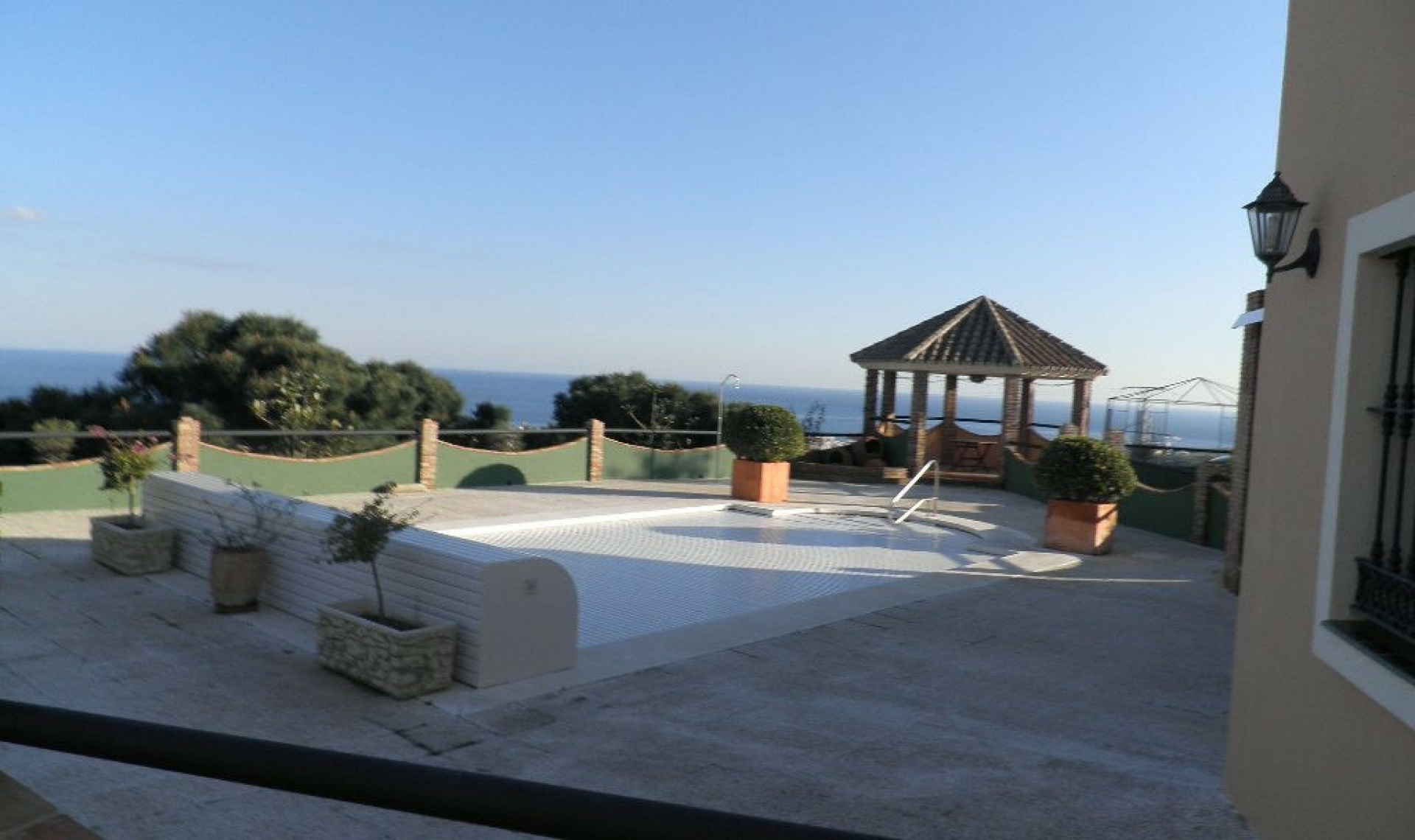 Resale - House -
Estepona