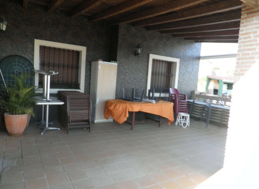 Resale - House -
Estepona