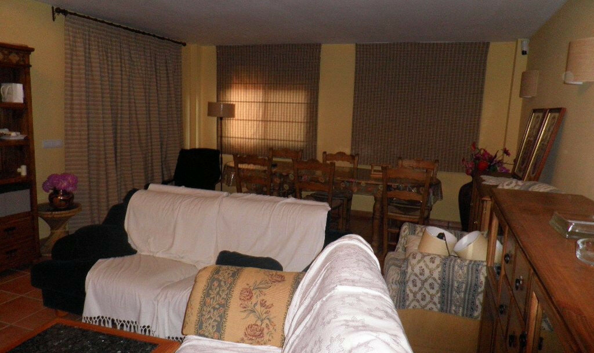 Resale - House -
Estepona