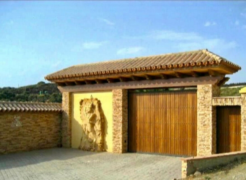 Resale - House -
Estepona