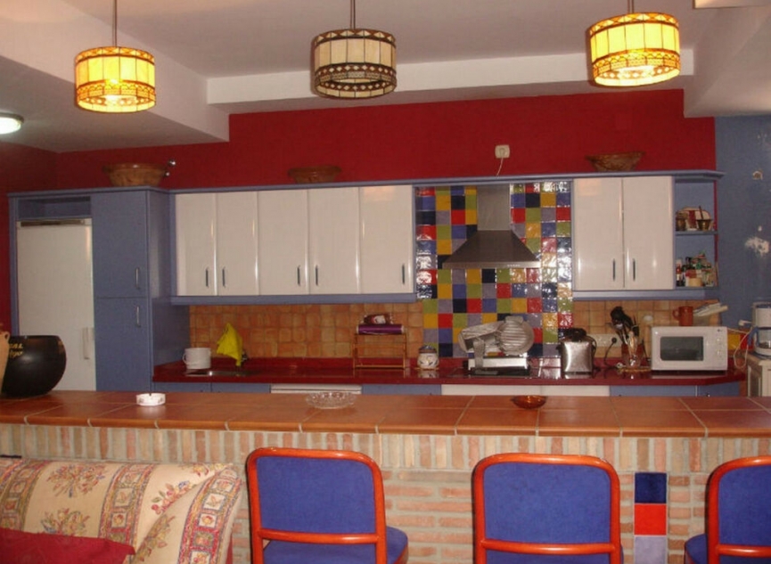 Resale - House -
Estepona
