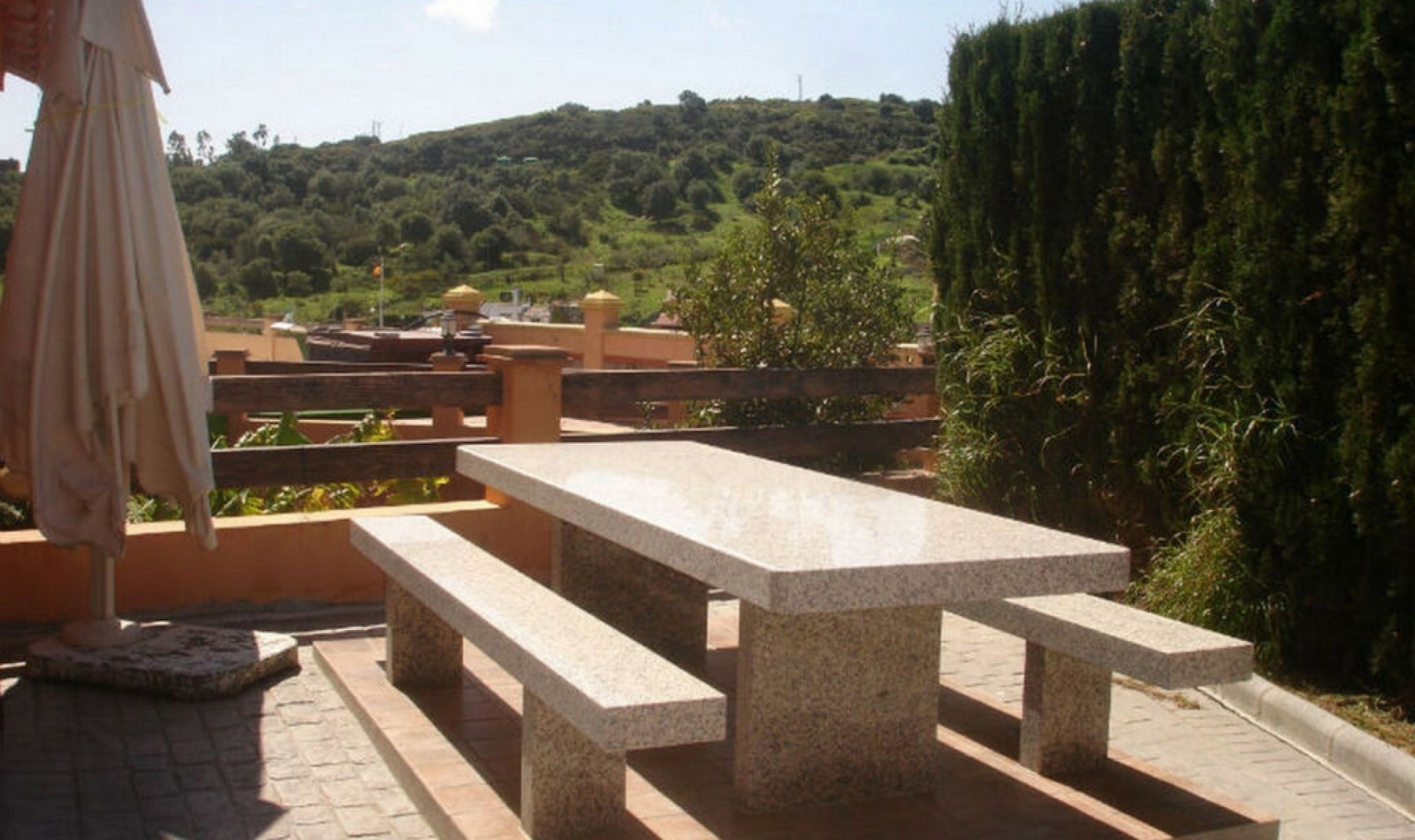 Resale - House -
Estepona