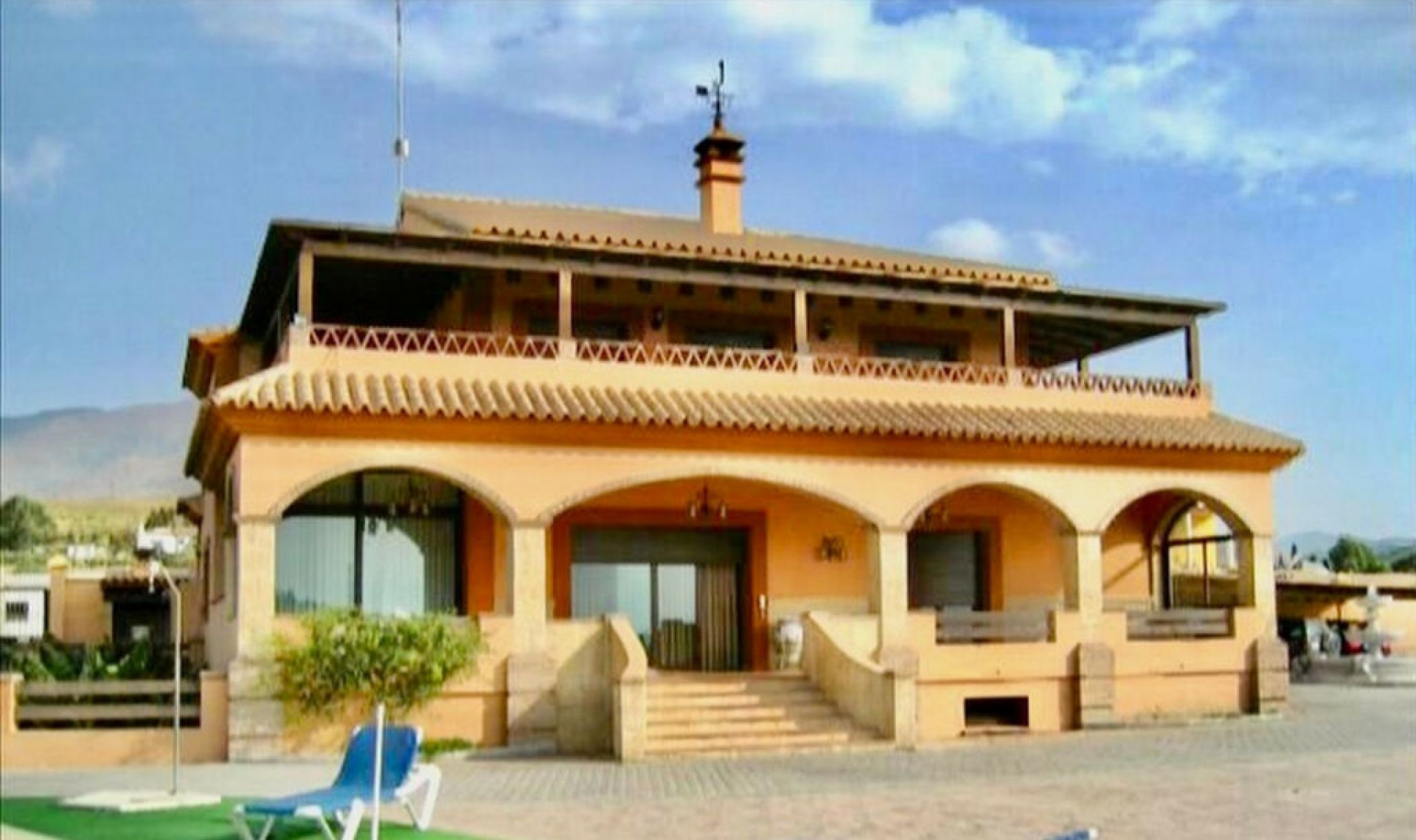 Resale - House -
Estepona