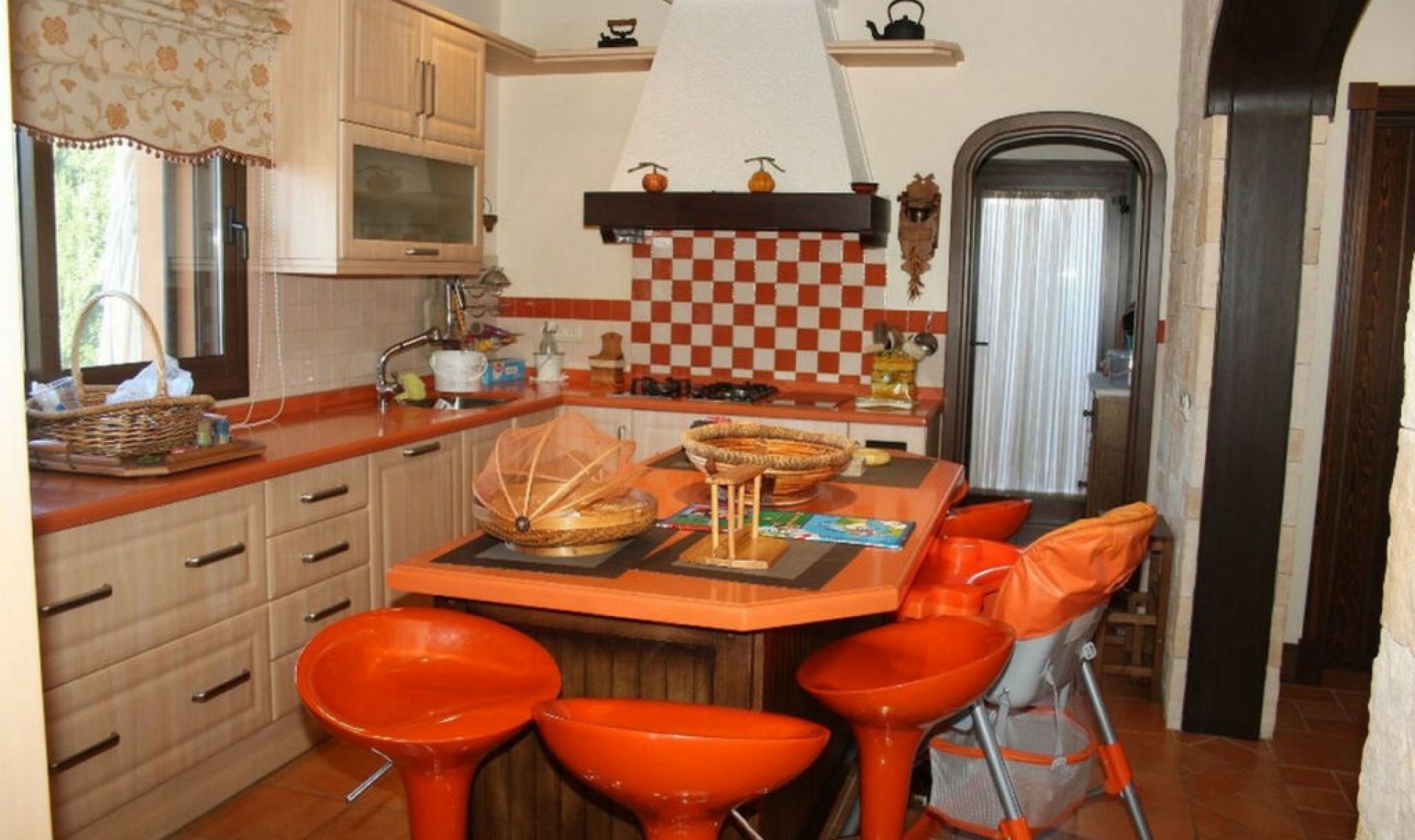 Resale - House -
Estepona