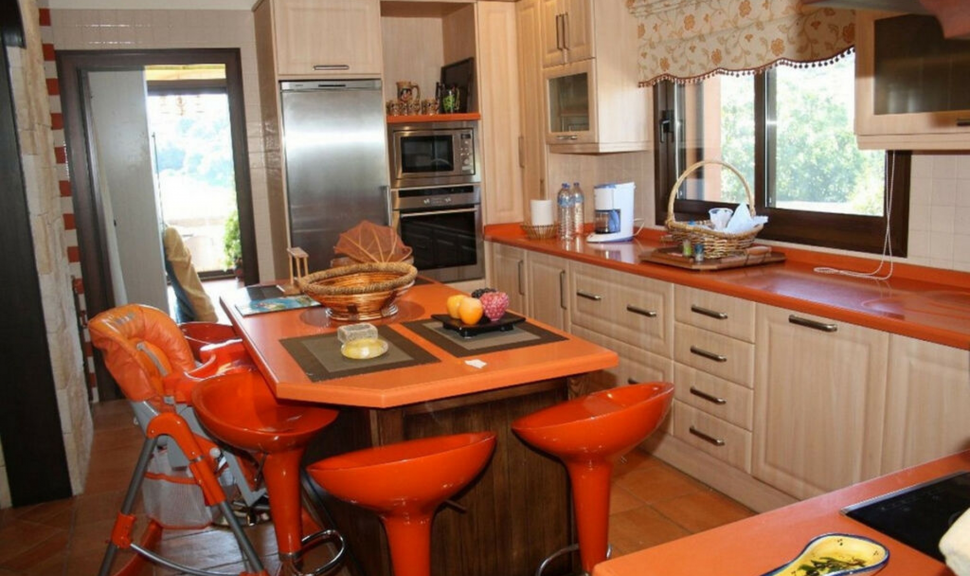 Resale - House -
Estepona
