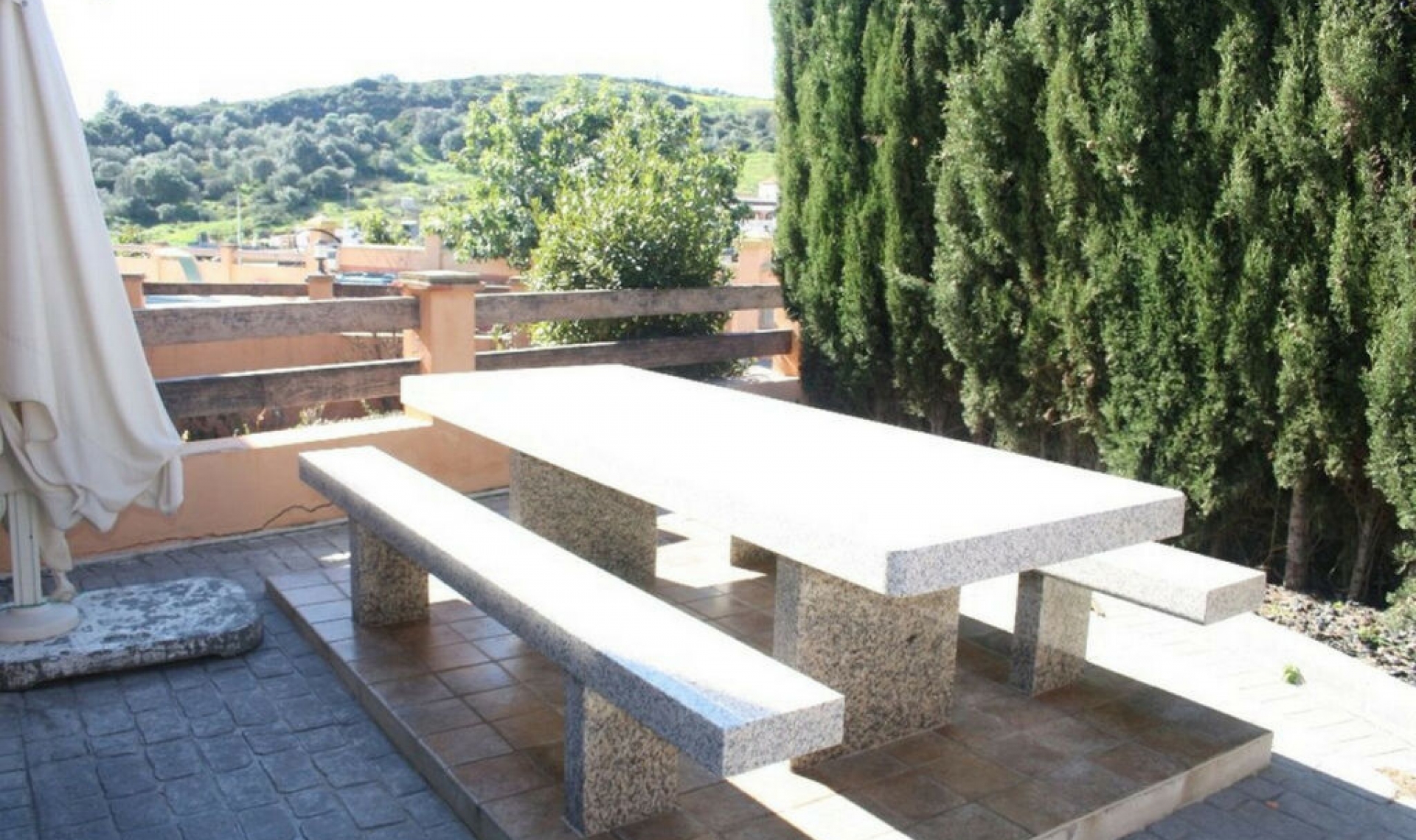 Resale - House -
Estepona