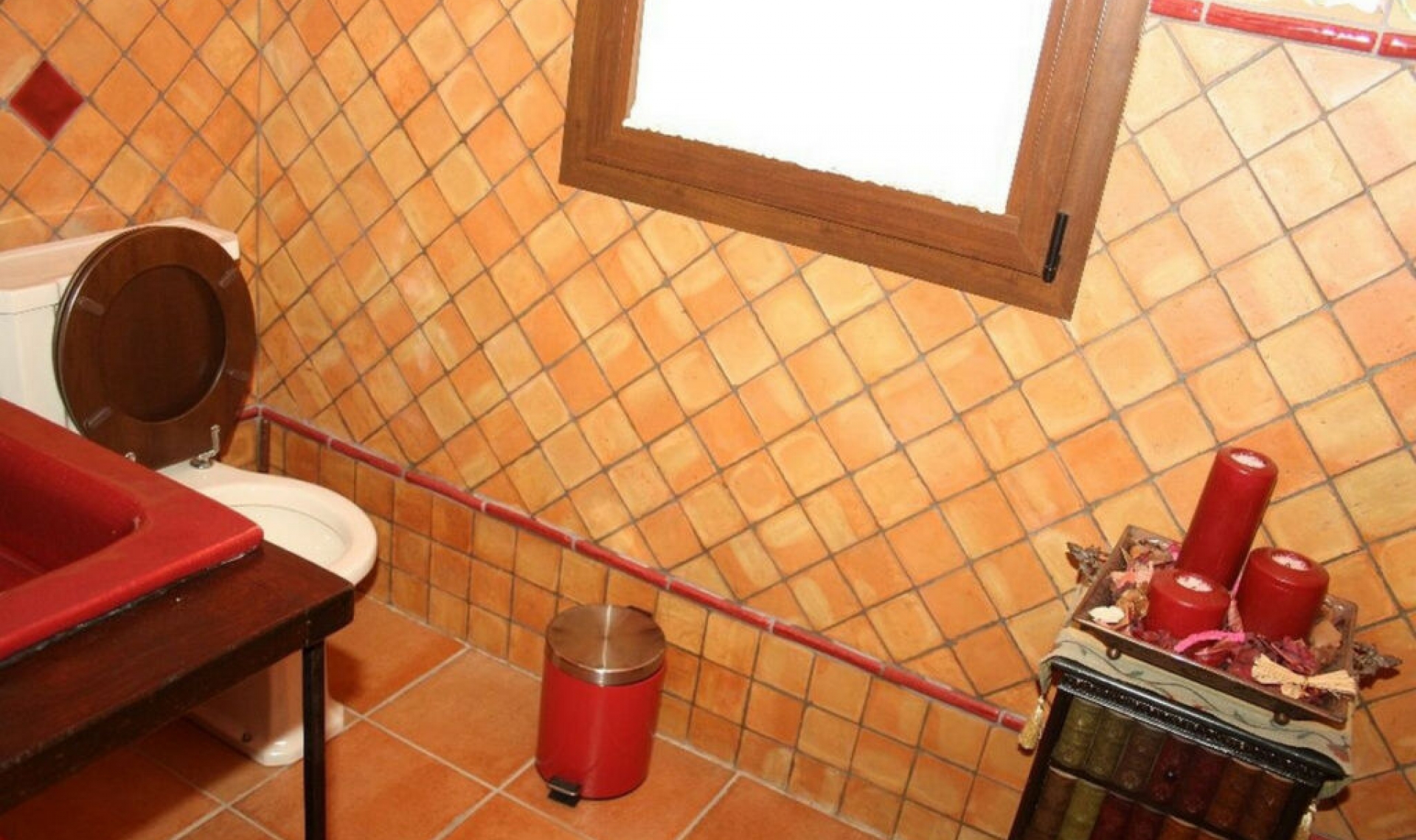 Resale - House -
Estepona