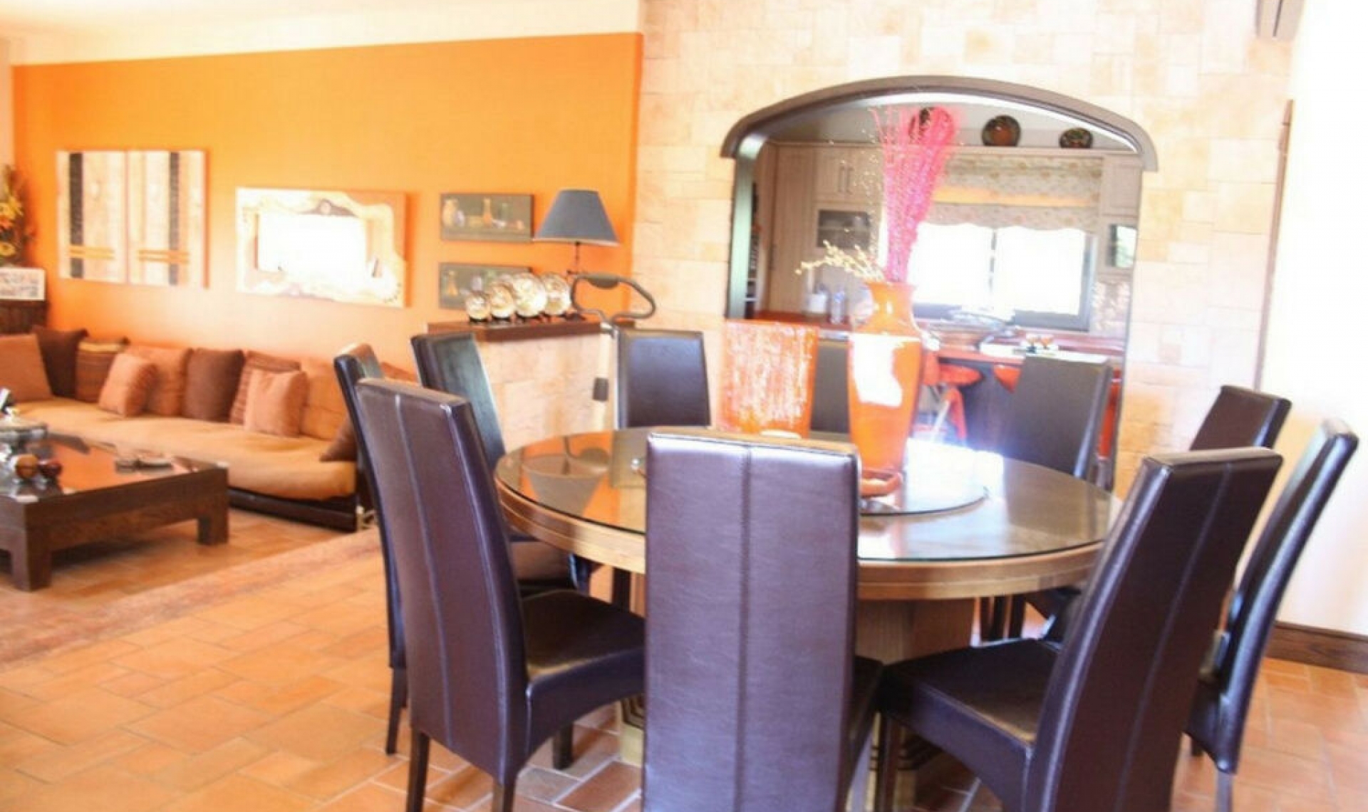 Resale - House -
Estepona