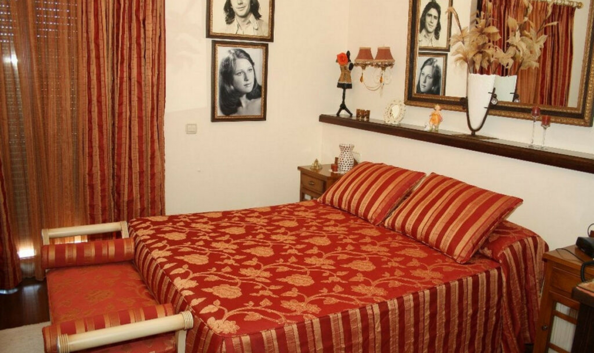 Resale - House -
Estepona