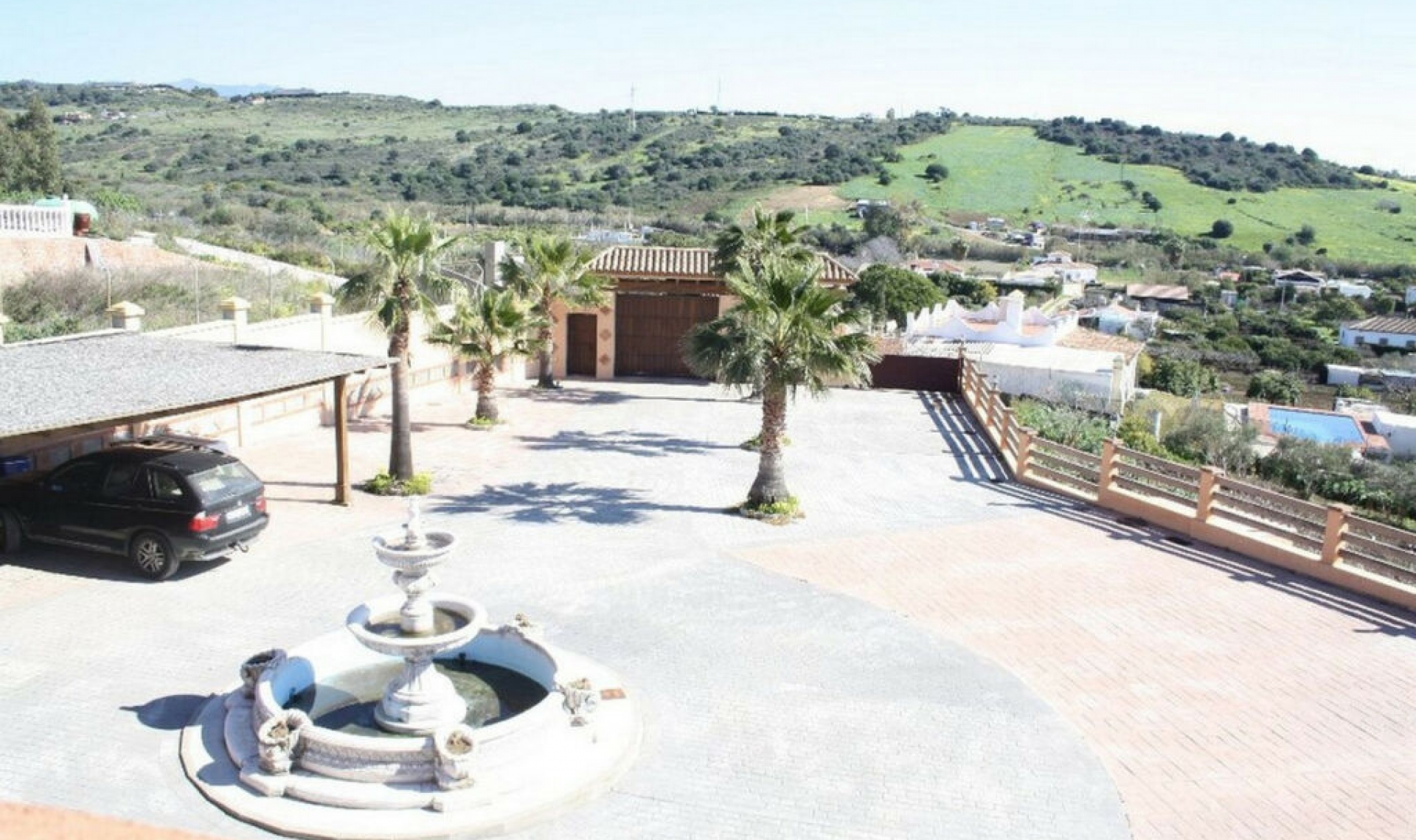 Resale - House -
Estepona