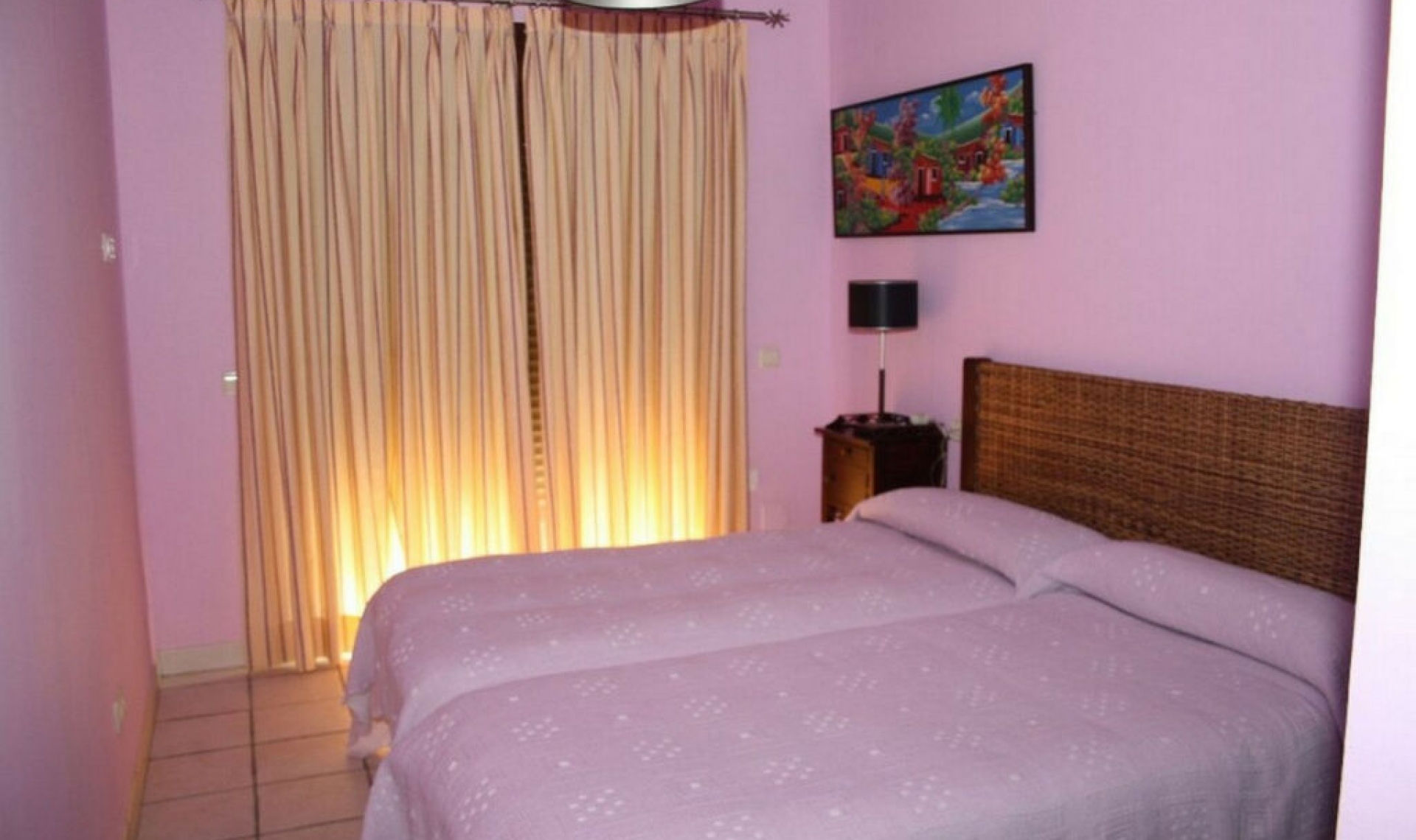 Resale - House -
Estepona