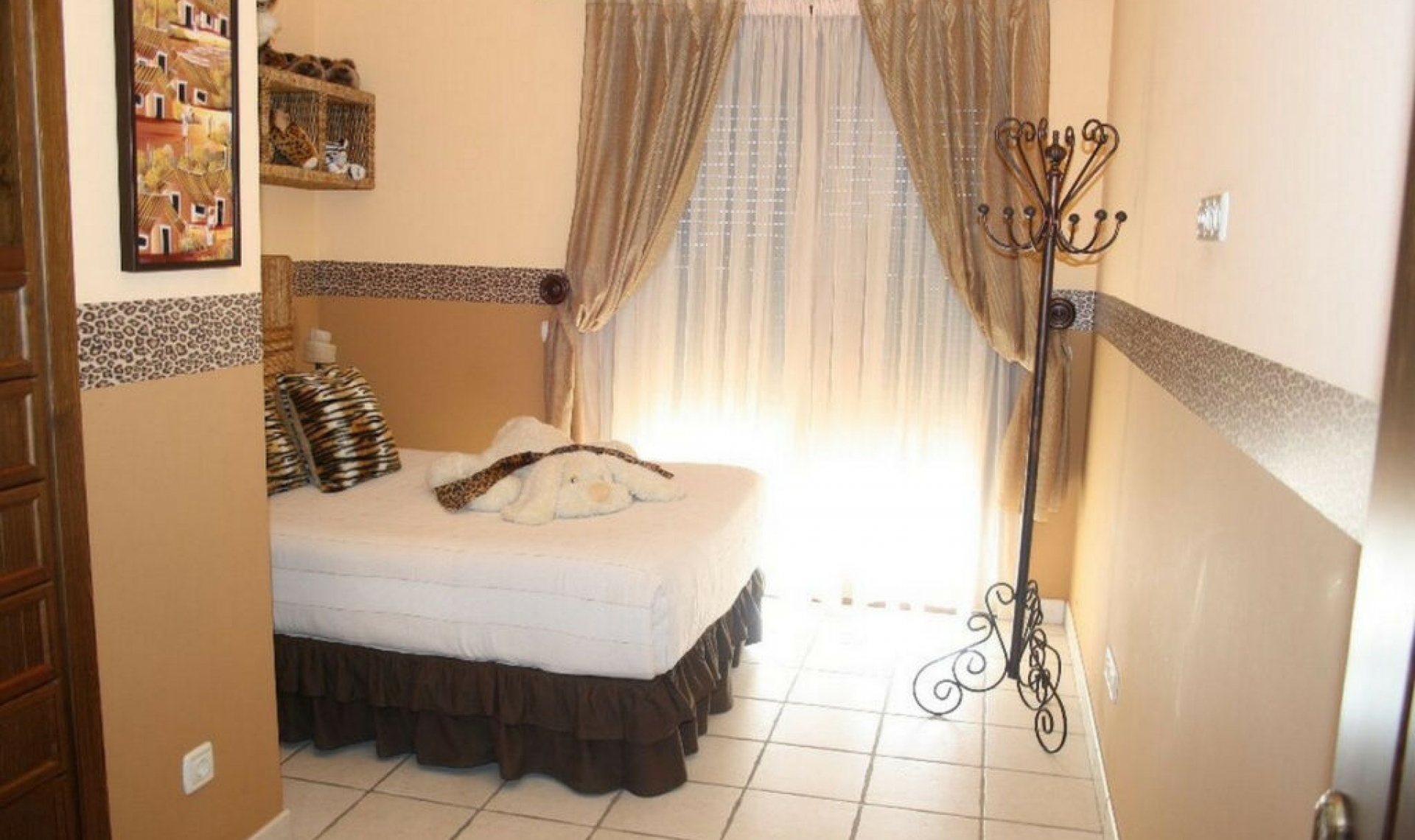 Resale - House -
Estepona