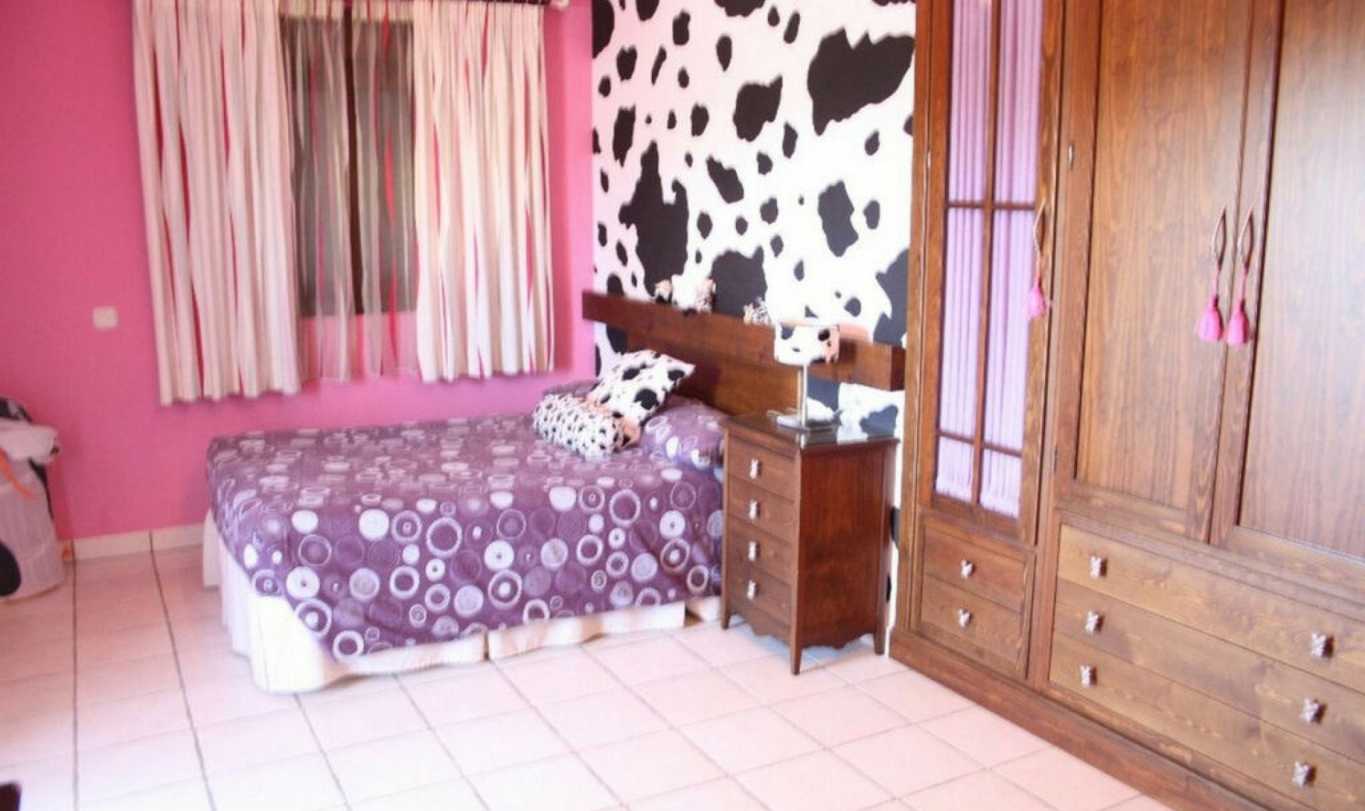 Resale - House -
Estepona