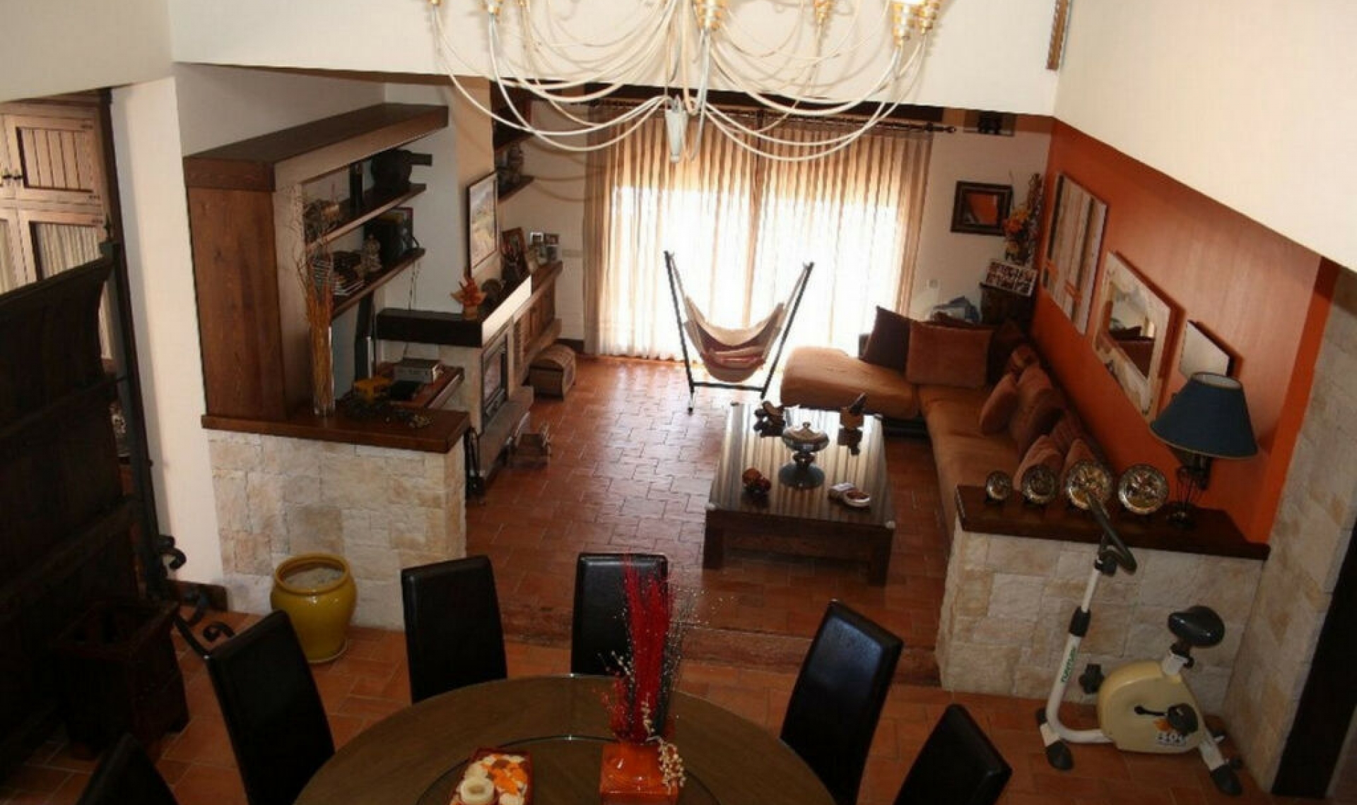 Resale - House -
Estepona