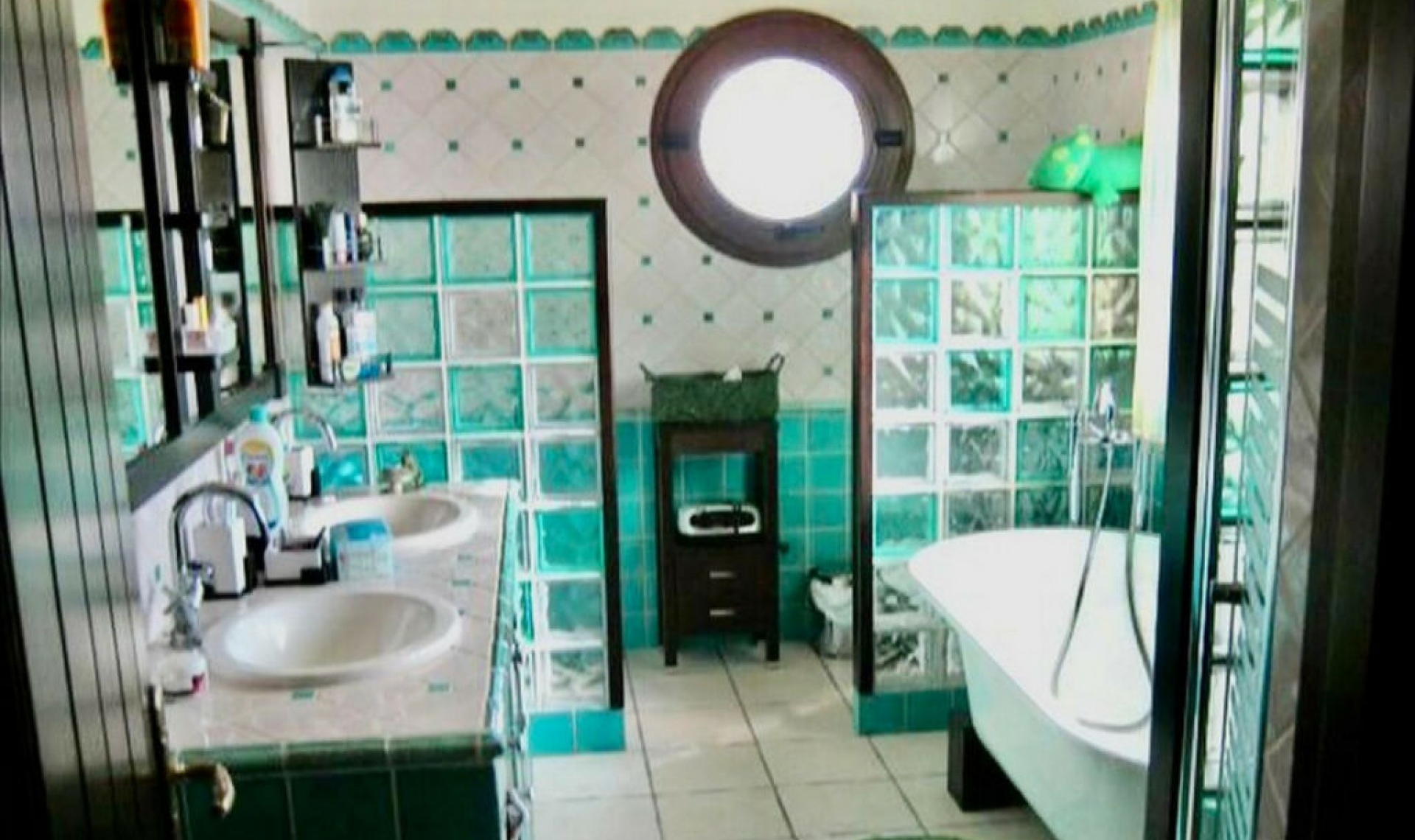 Resale - House -
Estepona