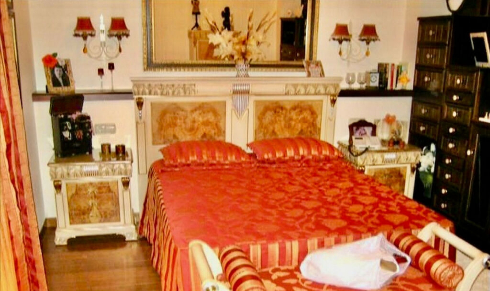 Resale - House -
Estepona