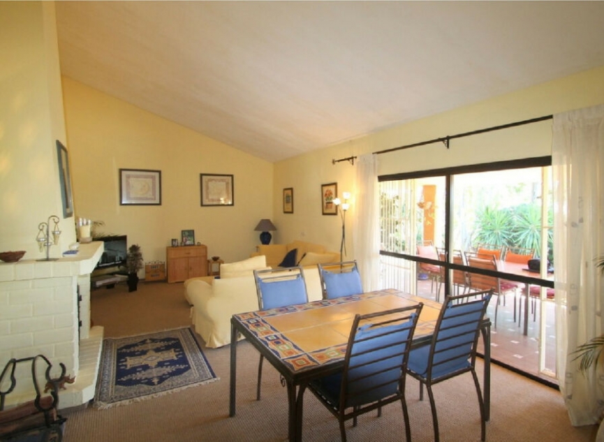 Resale - House -
Estepona