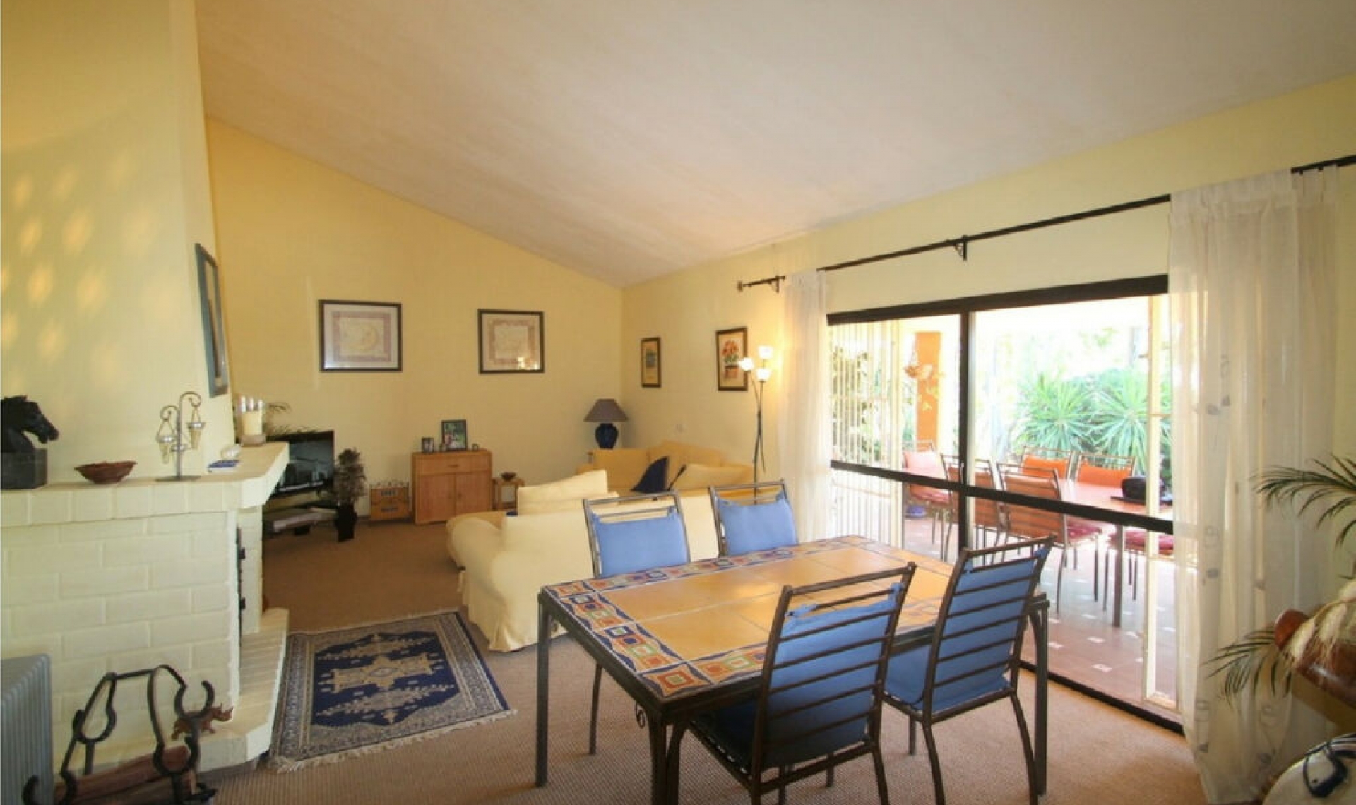 Resale - House -
Estepona