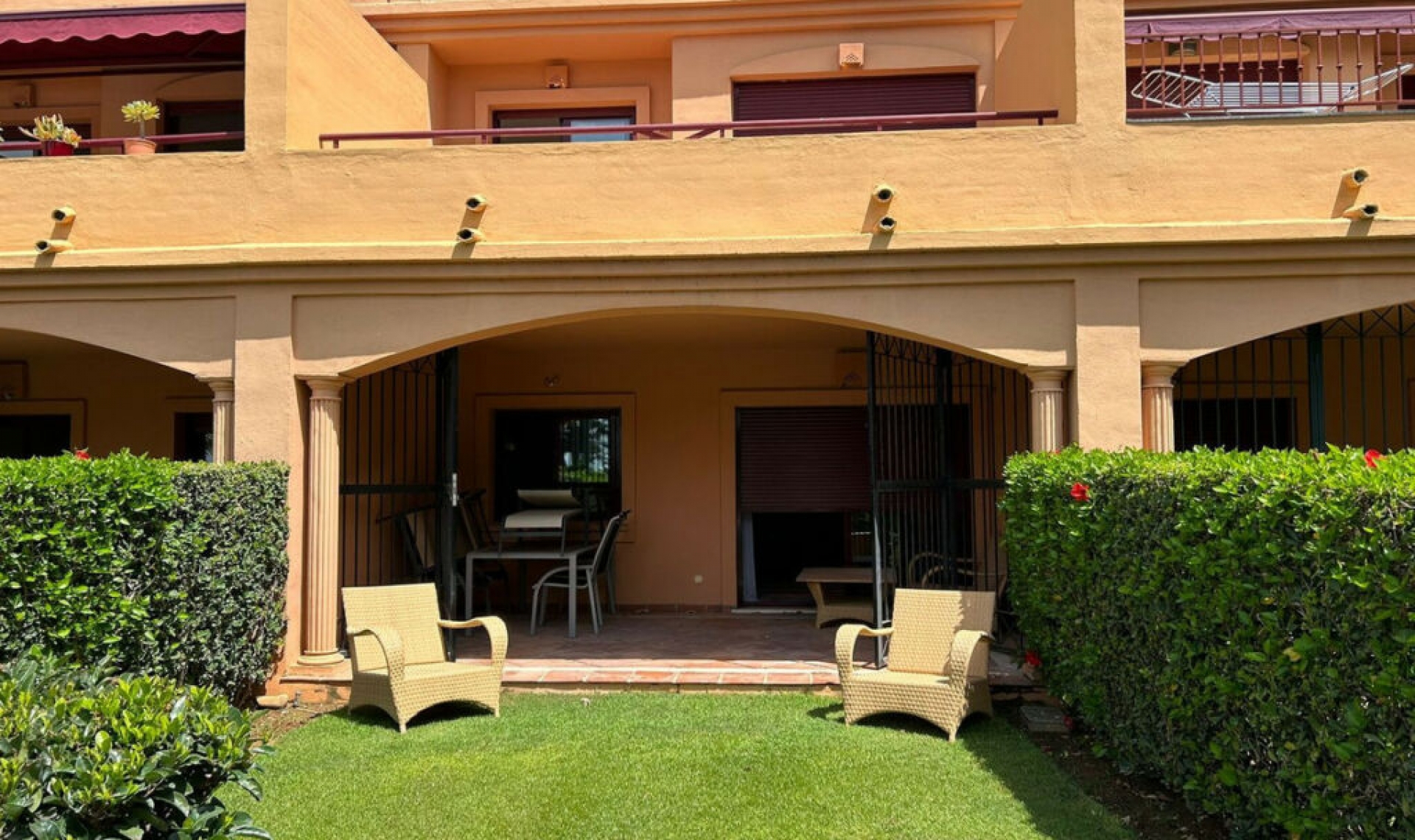 Resale - House -
Estepona