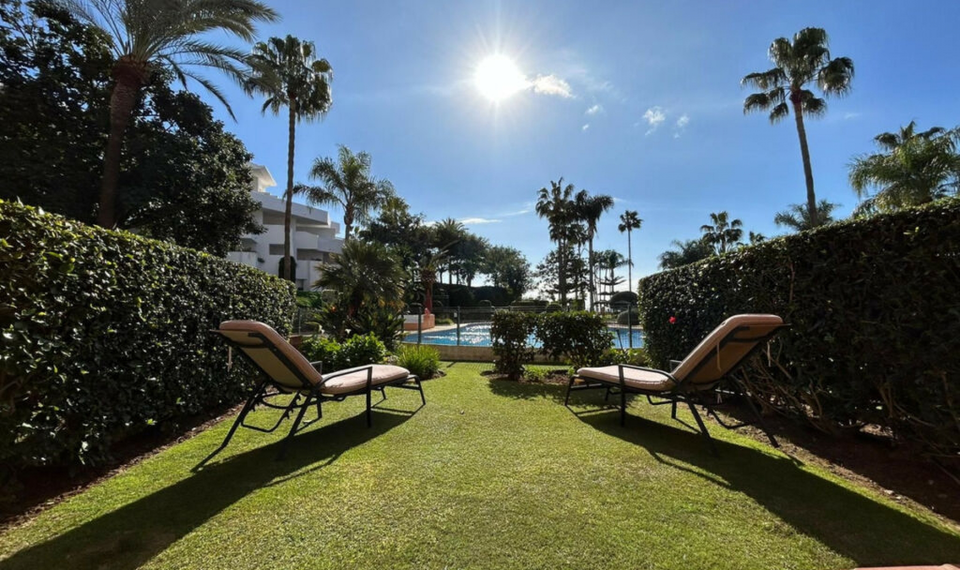 Resale - House -
Estepona