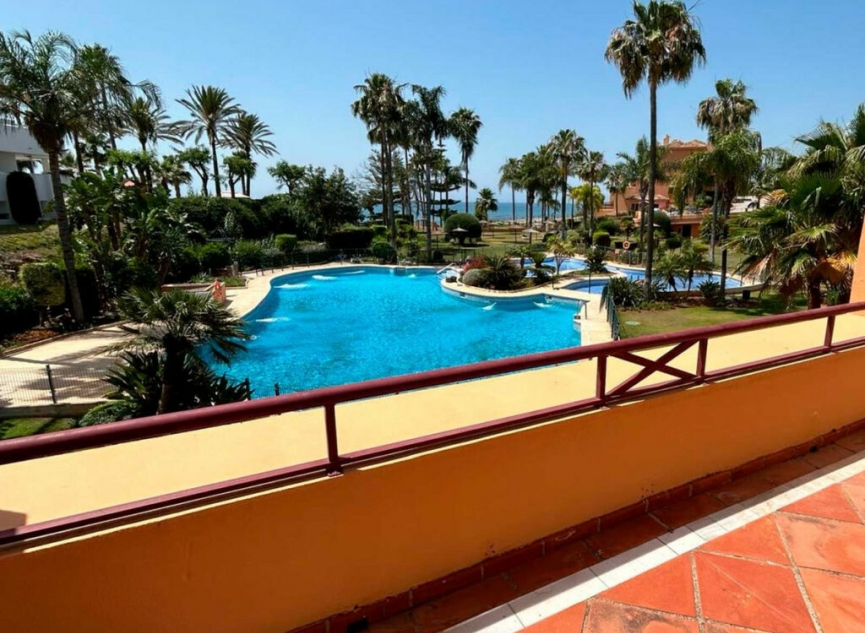 Resale - House -
Estepona