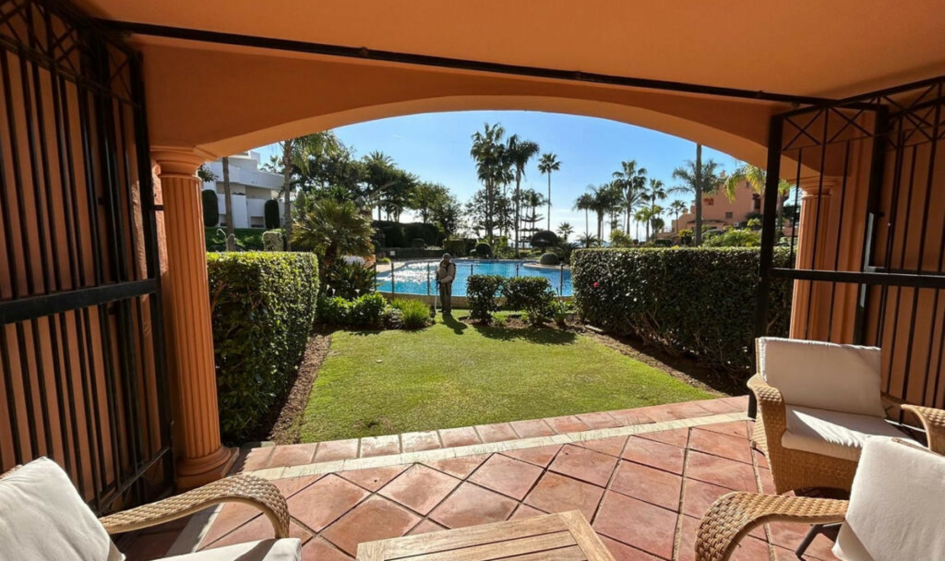 Resale - House -
Estepona