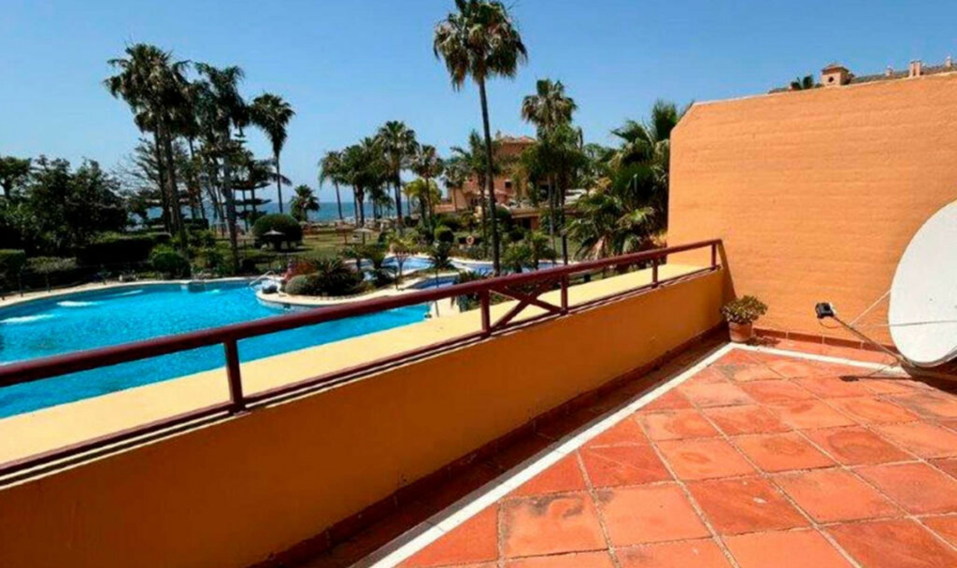 Resale - House -
Estepona