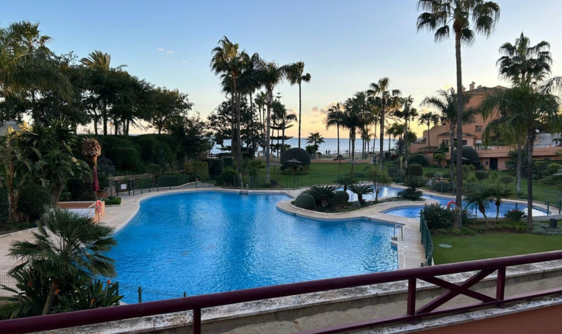 Resale - House -
Estepona