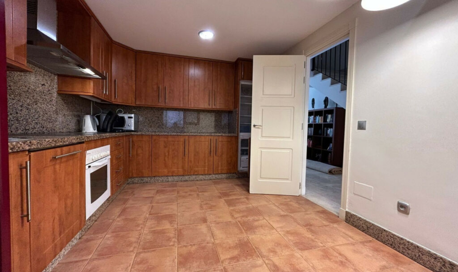 Resale - House -
Estepona